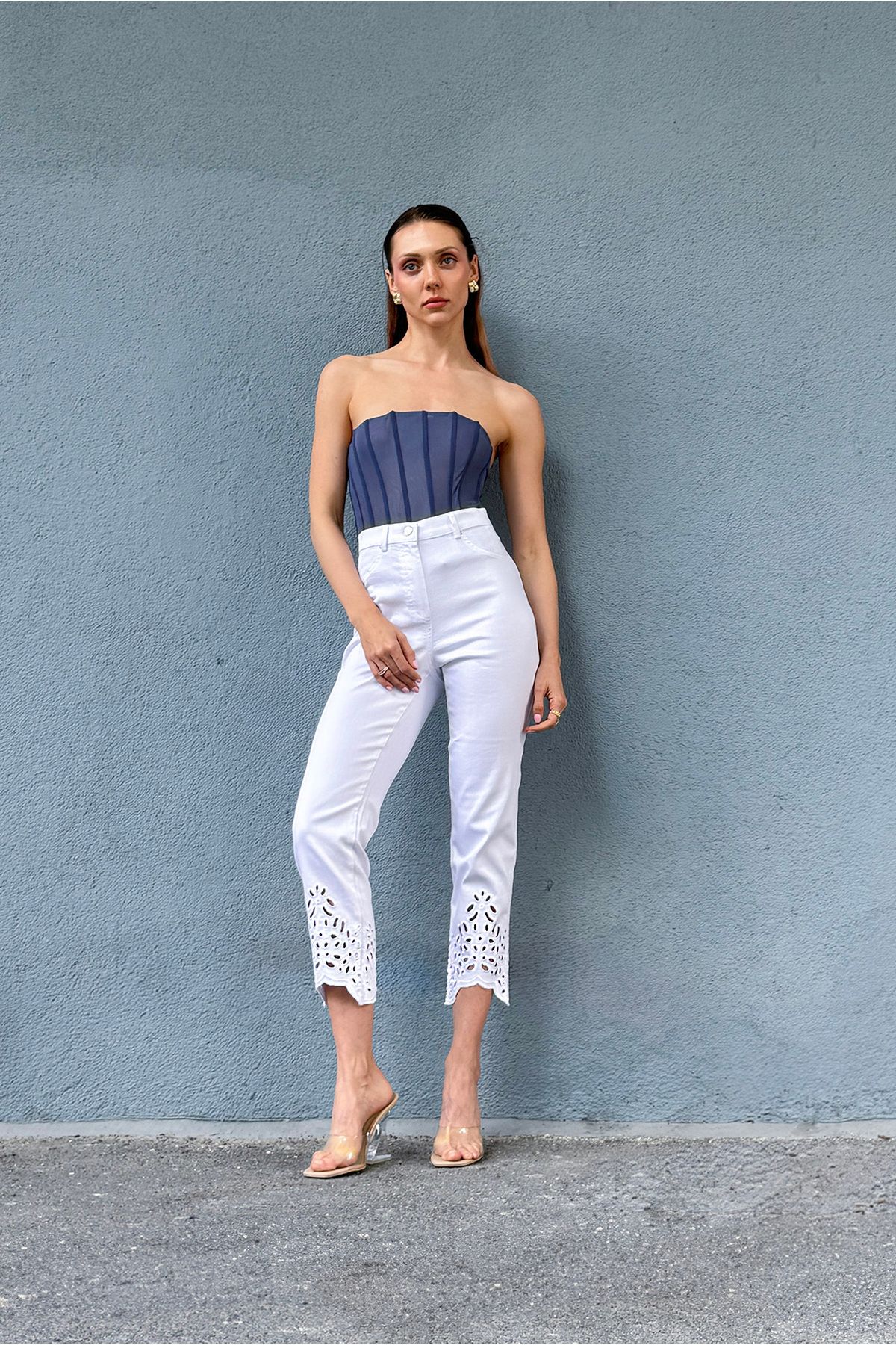 Selesty Yüksek Bel Paça İşleme Detaylı Beyaz Bootcut Elastan İnce Pantolon