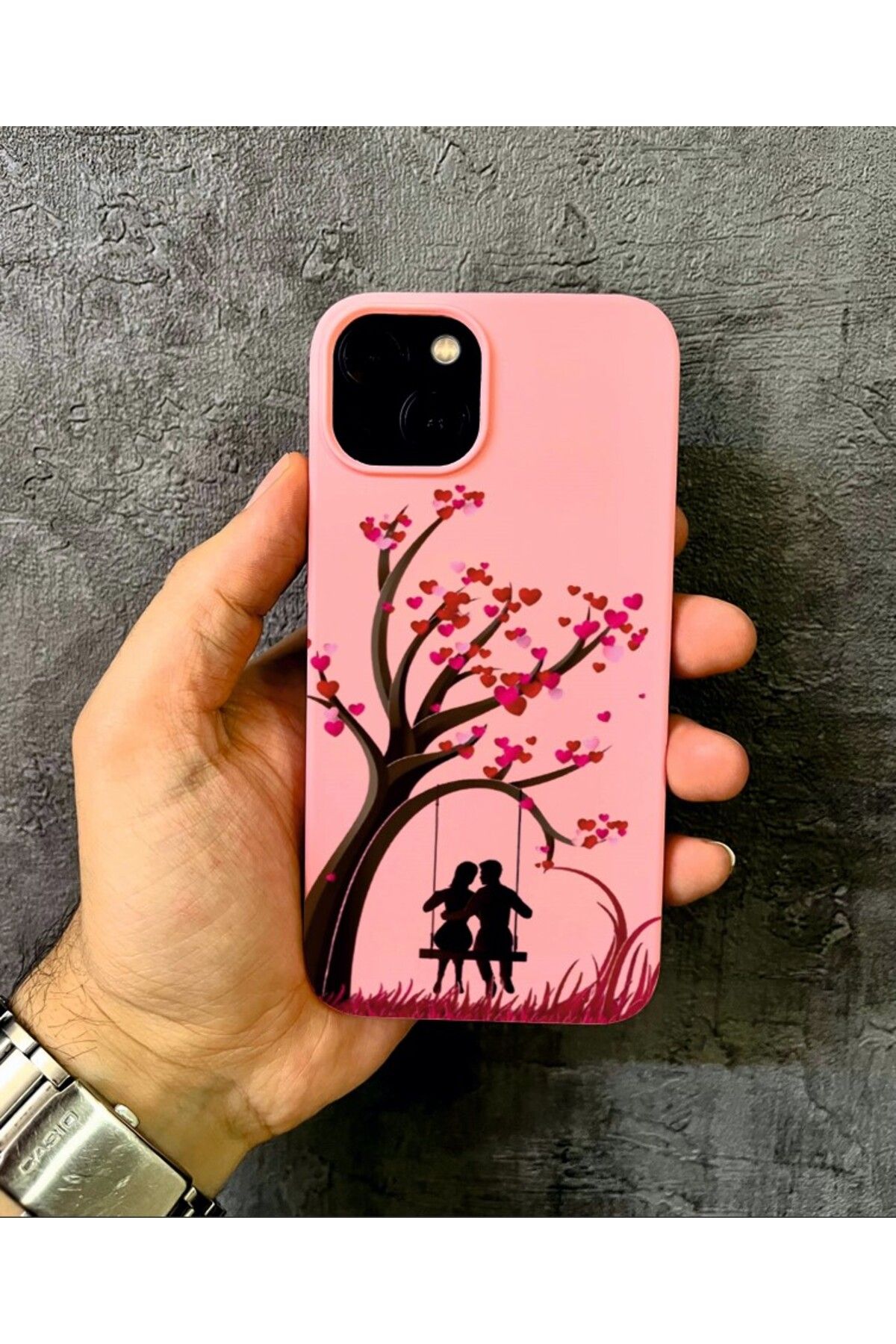 ALYACEPSTORE CASE İPHONE 13 Uyumlu Kalpli Ağaç ve Aşk Temalı Pembe Kılıf