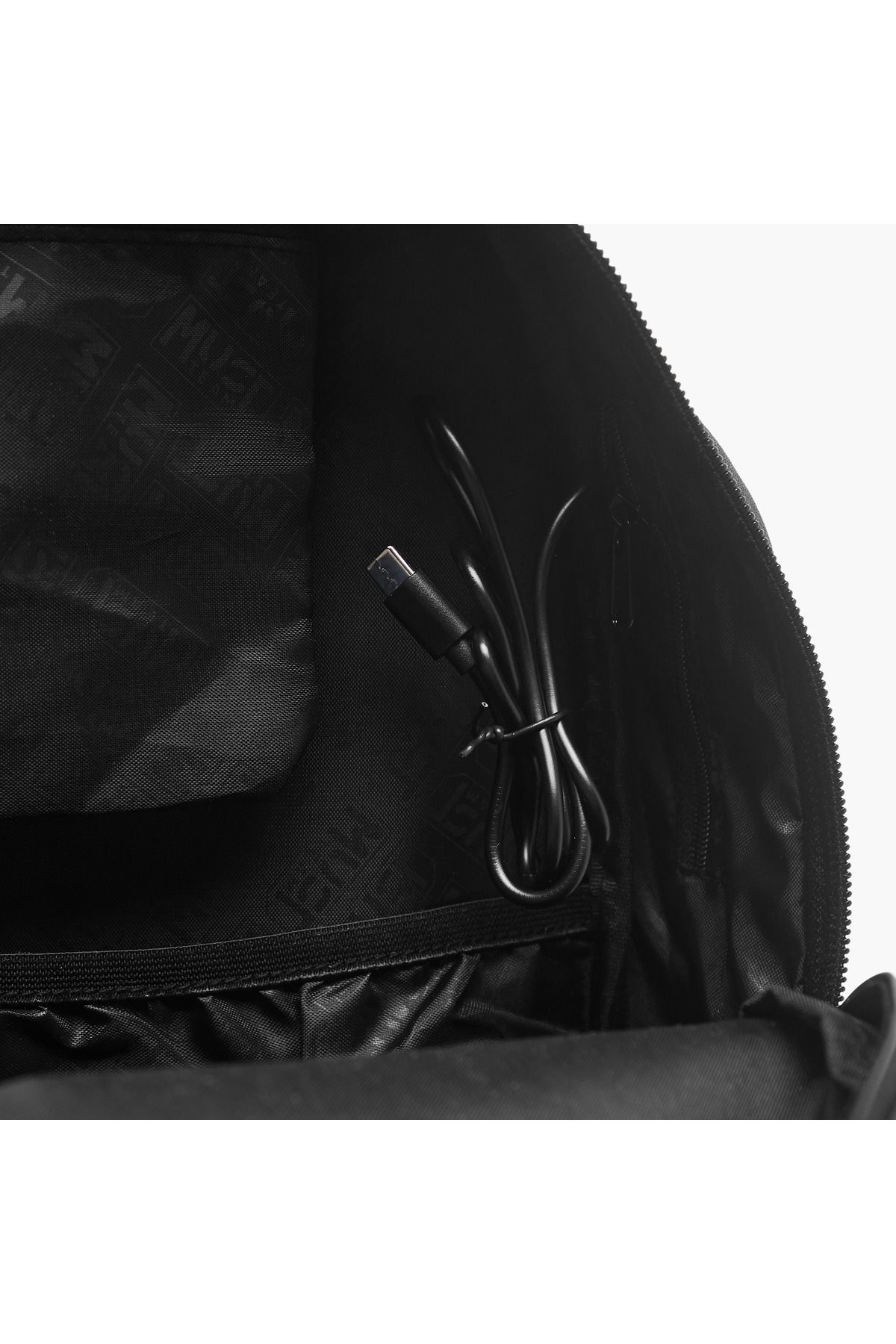 MUST-MUST Textured Backpack with Adjustable Shoulder Straps and Zip Closure - 32x19x42 cms 8