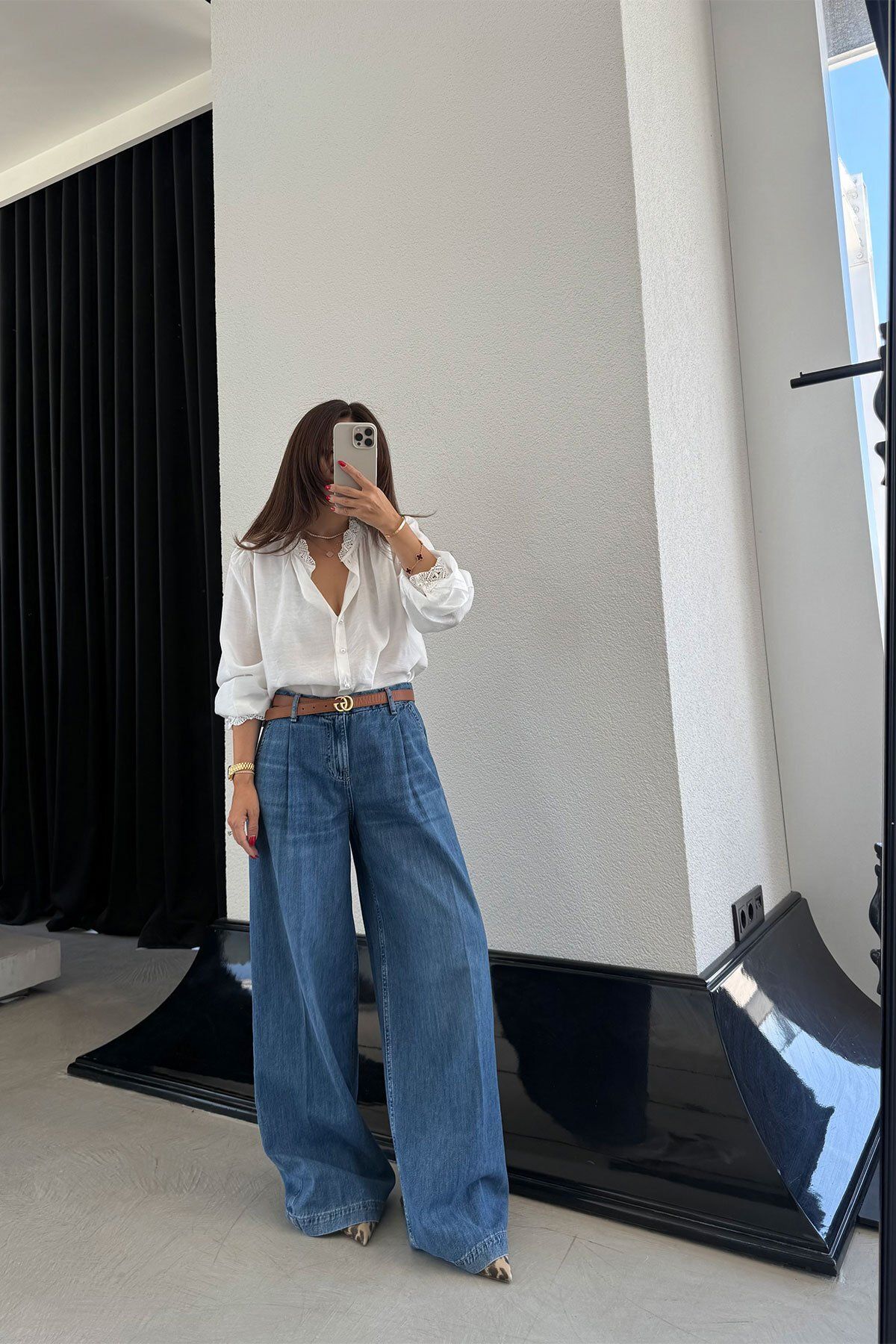 Özge Özgenç Geniş Kalıp Pensli Jean