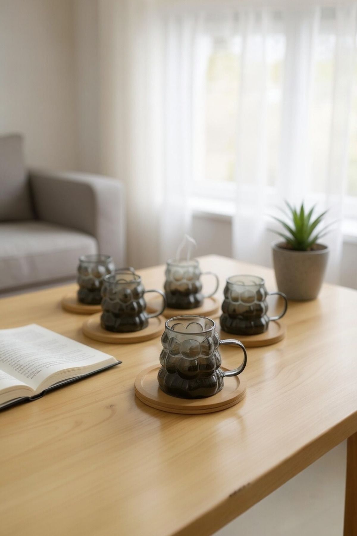 UCR HOME Kulplu Kahve Yanı Mini Üzüm Boncuk Bardak Sunum Bardağı ve Ahşap Altlık 6 lı Set 90 ml