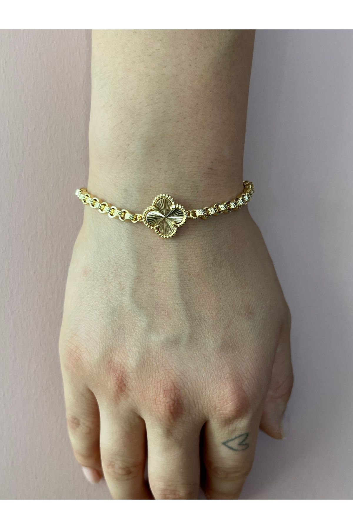 B&E SHİNE JEWERLY Kararmaz Çelik Tek Yonca Figürlü Zincir Bileklik