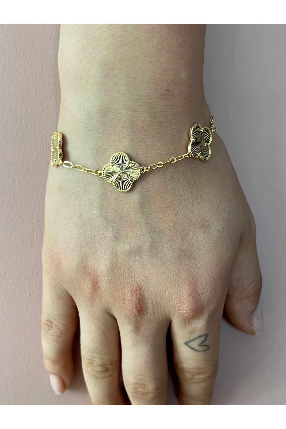 B&E SHİNE JEWERLY Kararmaz Çelik 3lü Yonca Figürlü Zarif Bileklik