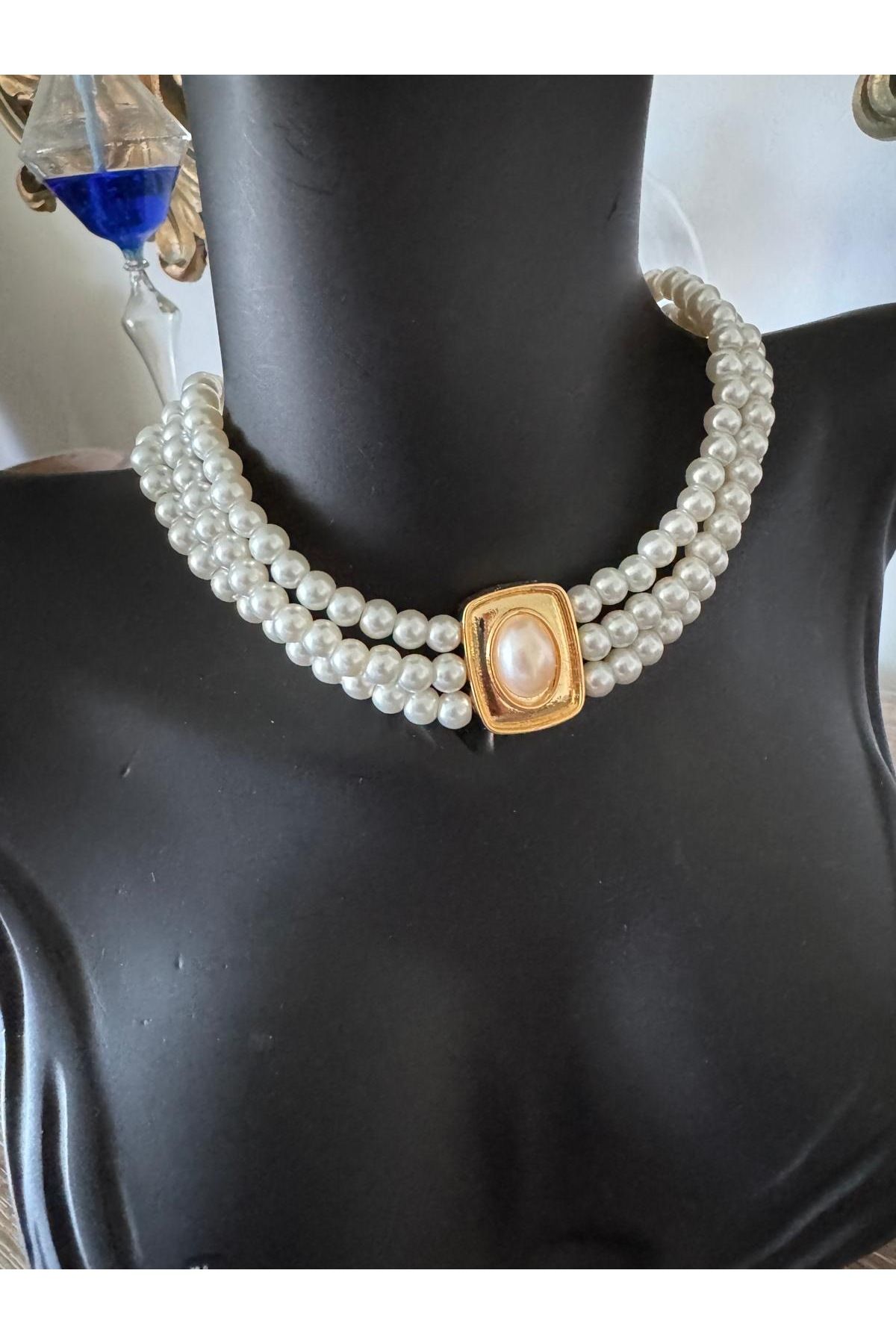 misstakıjewerly PLAKA DETAYLI ÜÇ DIRA CHOKER İNCİ KOLYE