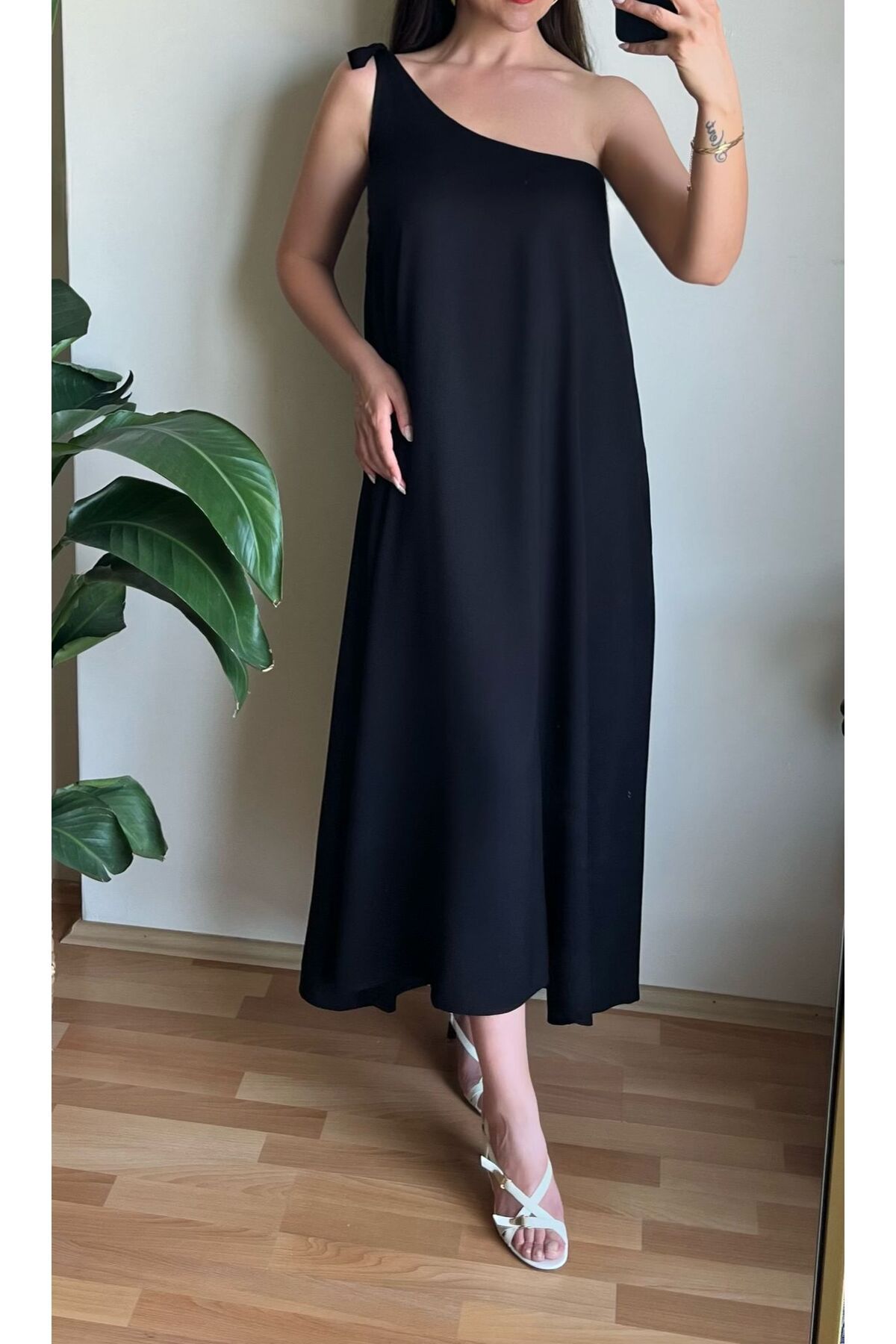 Butik TEK OMUZ DÜZ ELBİSE