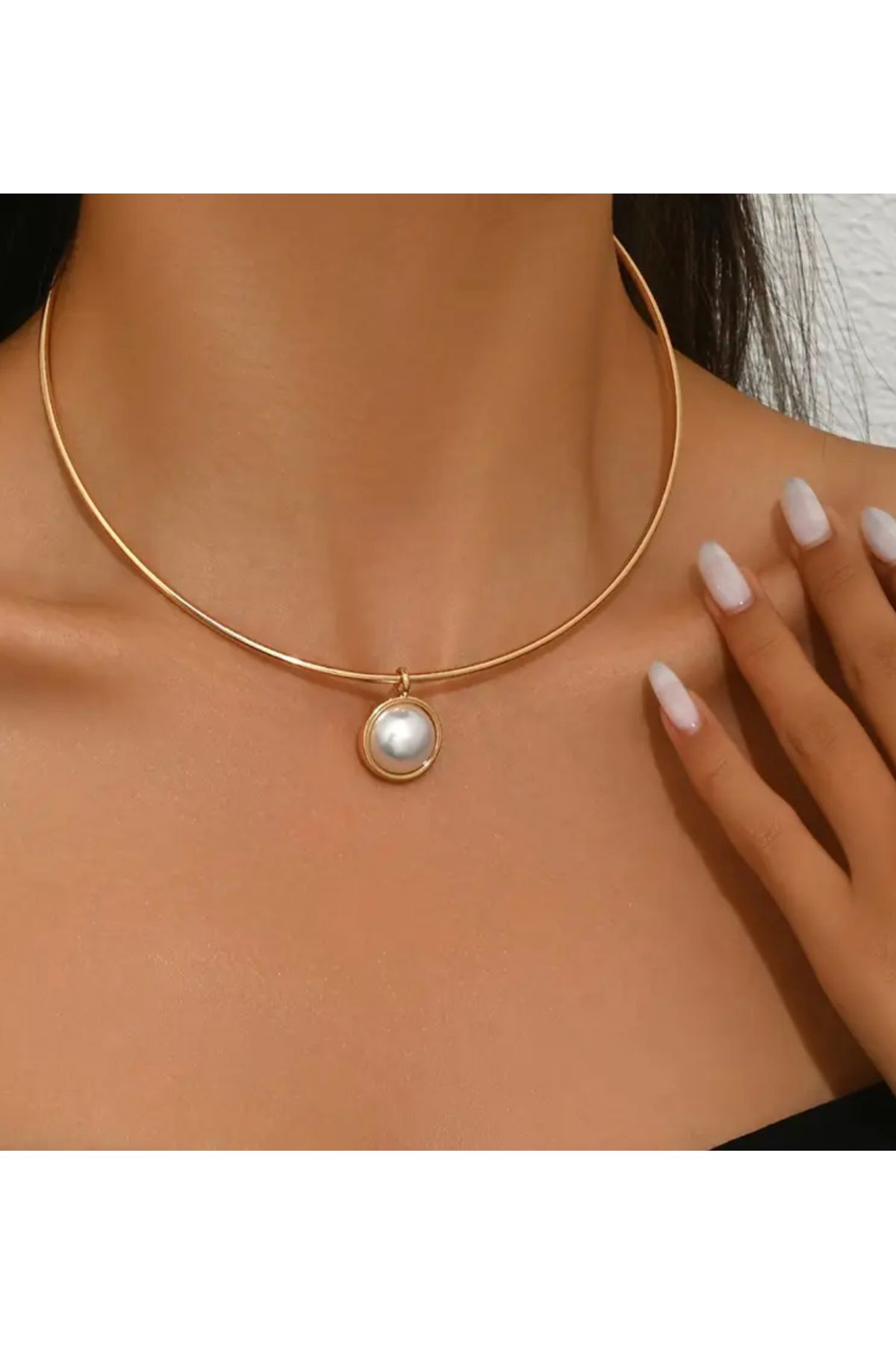 NISHPOINT ALTIN RENGİ PASLANMAZ İNCİ DETAYLI CHOKER KOLYE