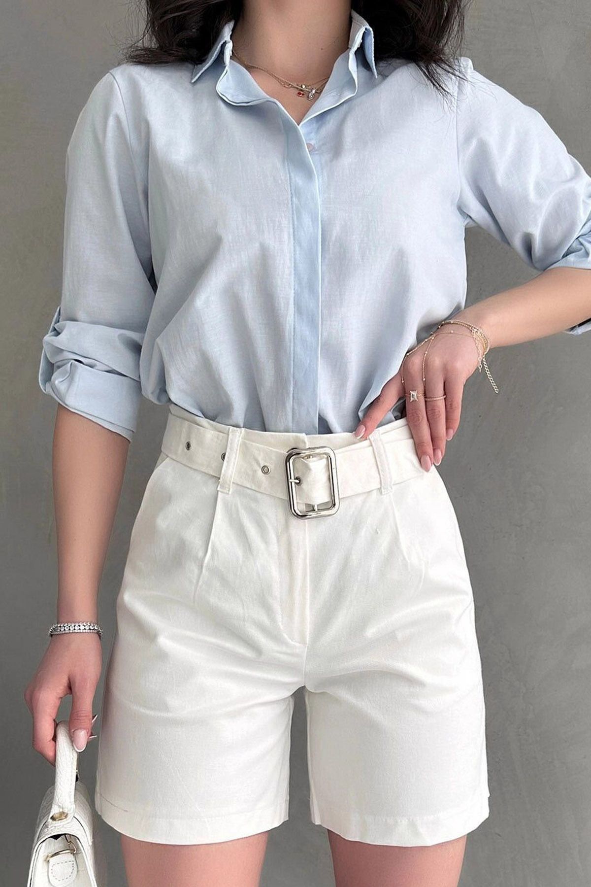 CoolLook Gabardin Kumaş Yüksek Bel Kuşgözü Kemerli Rahat Kesim Fermuar Kapama Geniş Paçalı İki Cepli Mom Şort