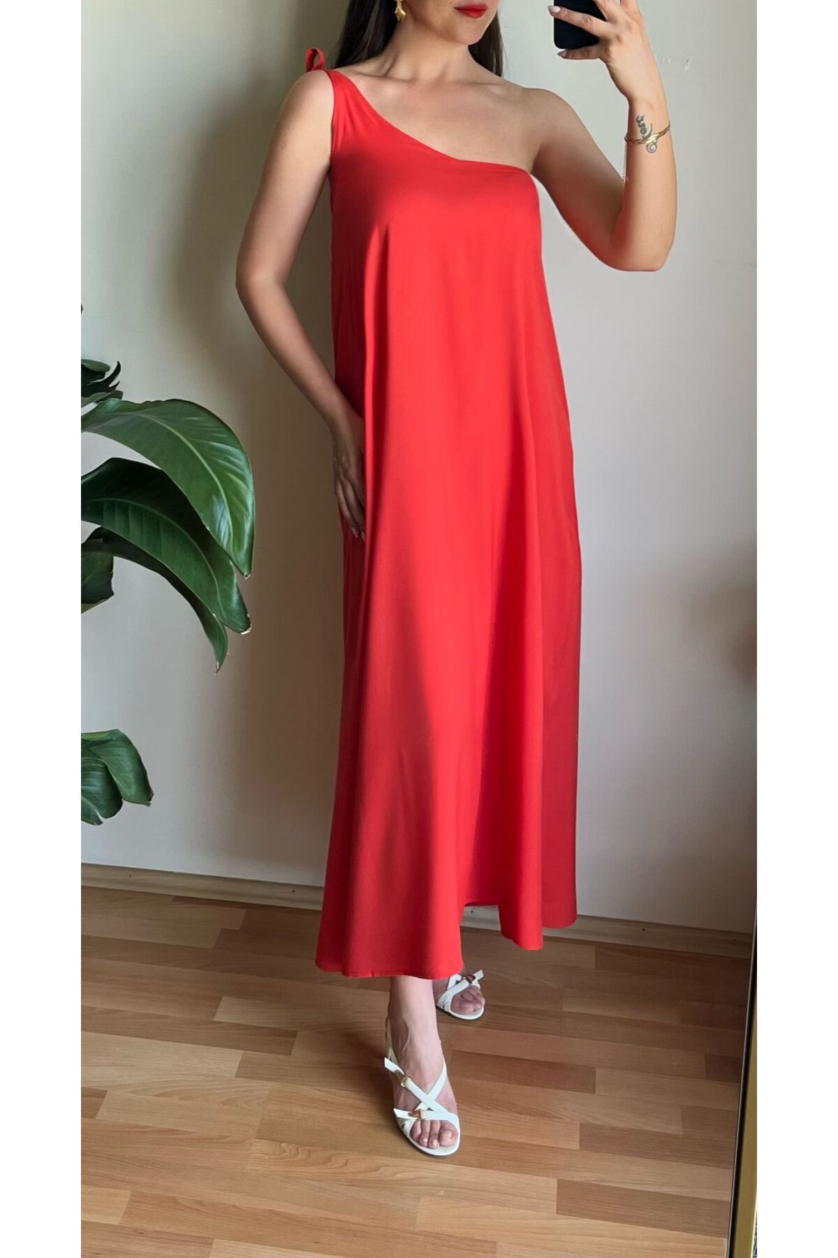 Butik TEK OMUZ DÜZ ELBİSE