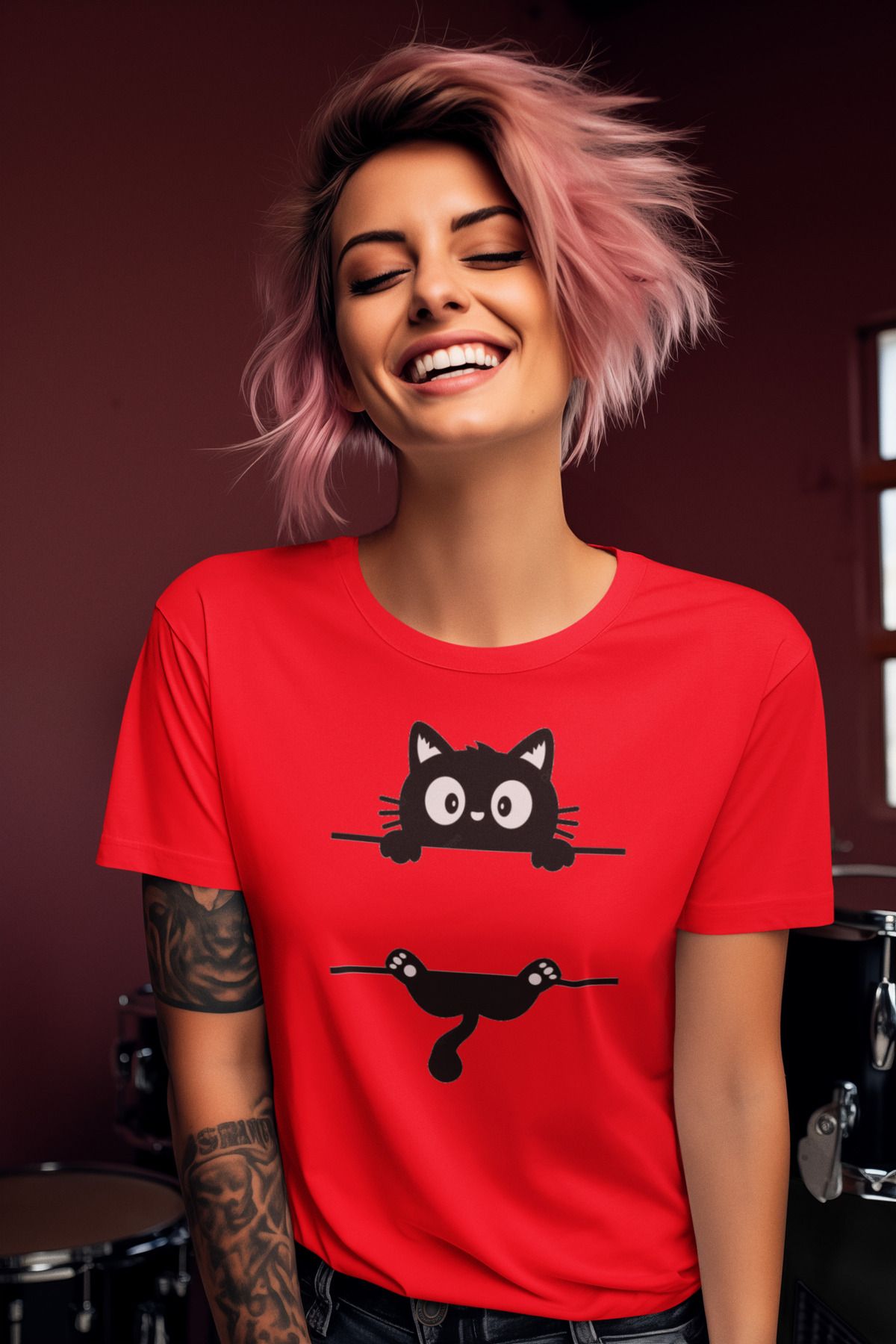 MAGORS STIL-X CAT MOM TEMALI ŞAŞKIN KEDİ BASKILI BİSİKLET YAKA %100 PAMUKLU KADIN TSHIRT