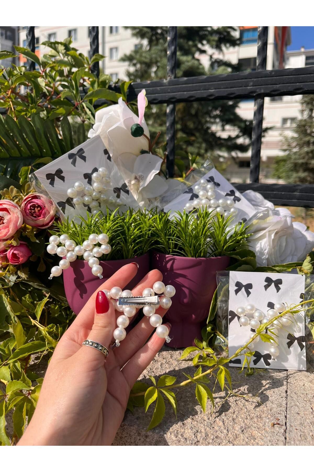 Sublime Butik Beyaz İncili Sıktırmalı Toka