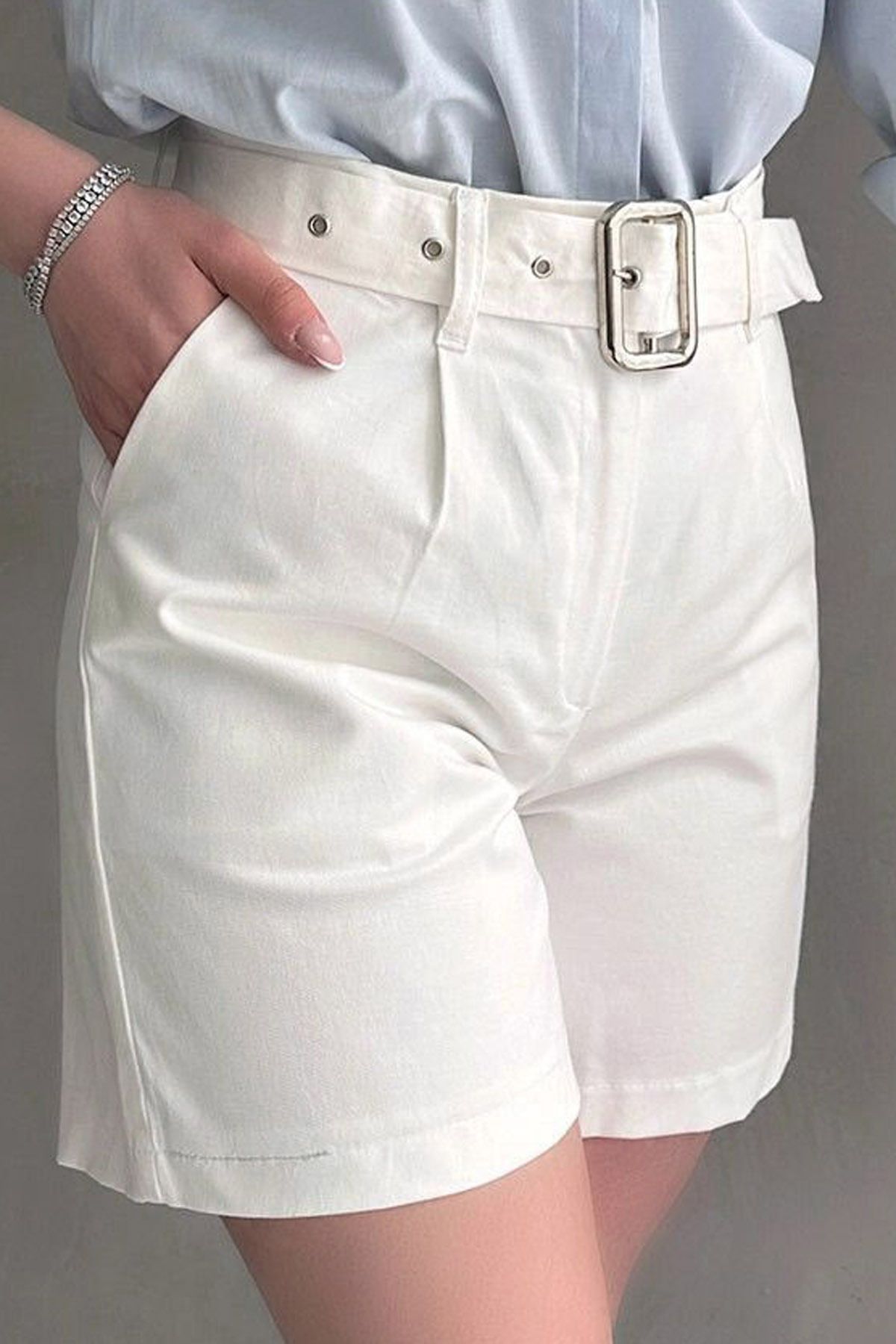 Ottawe Regular Fit Rahat Bol Paça Kemer Detaylı Çift Cep Pileli Yüksek Bel Boyfriend Gabardin Kumaş Şort