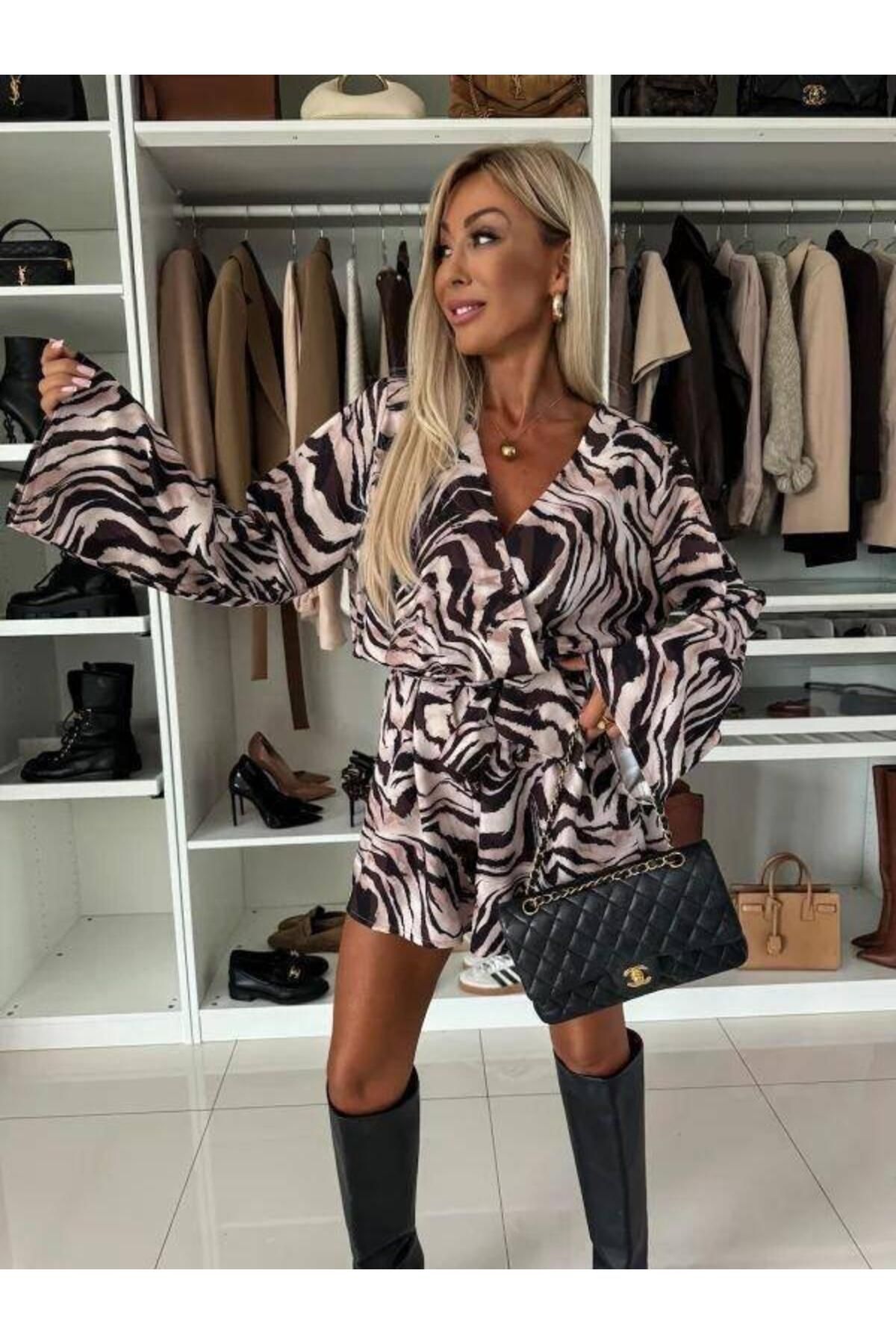 modamtn Kadın Salaş Kol Kruvaze Yaka Zebra Desen şort Tulum