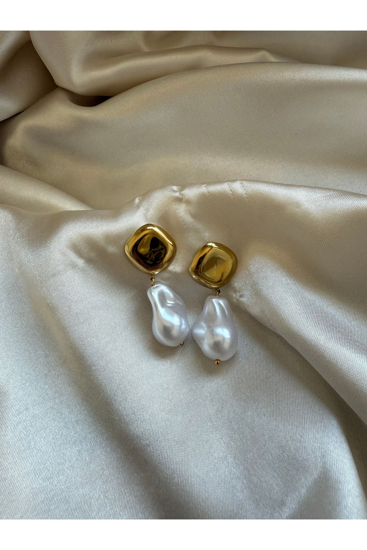 bubblyn&co Dolly Gold İnci Küpe