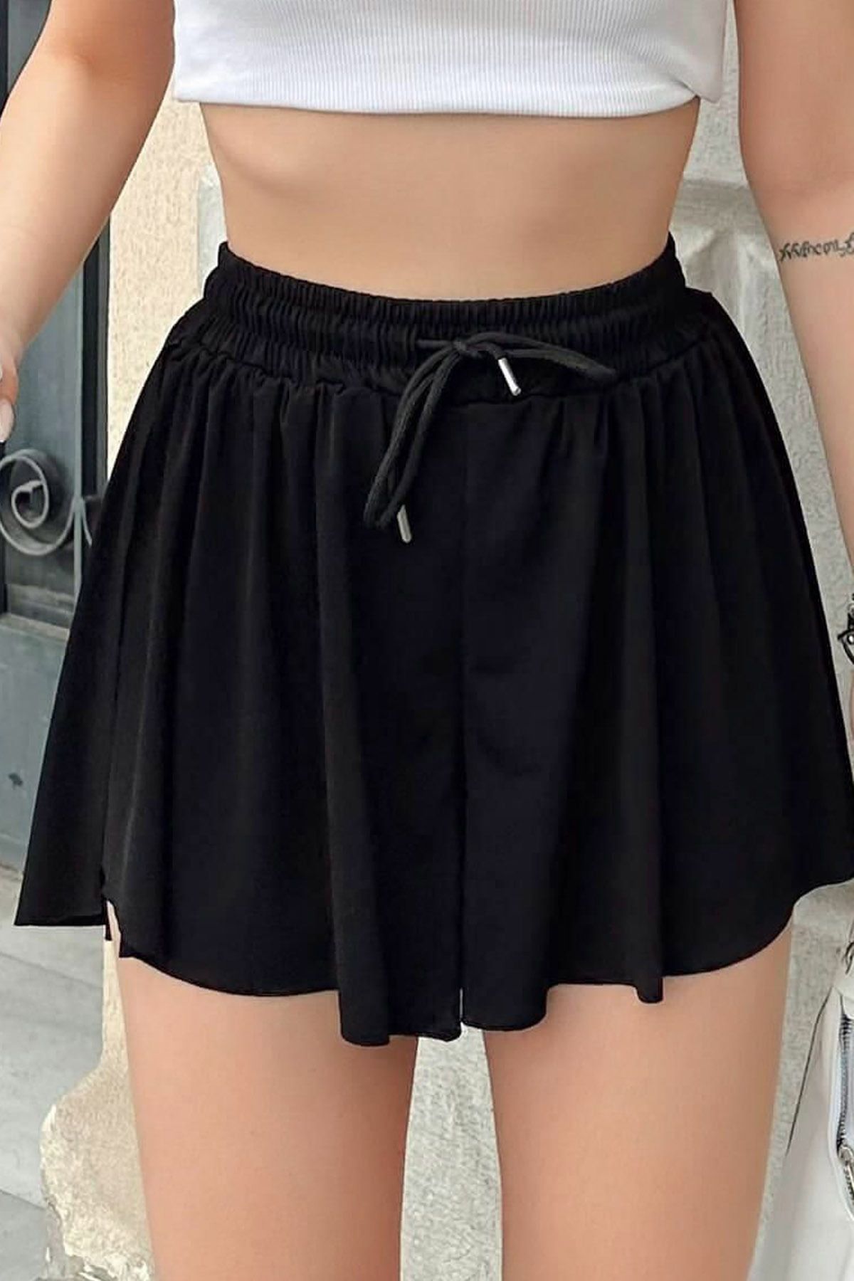 Ottawe Relaxed Fit Yüksek Lastikli Belli İçi Taytlı ve Çift Katlı İp Bağcıklı Likralı Günlük Şort