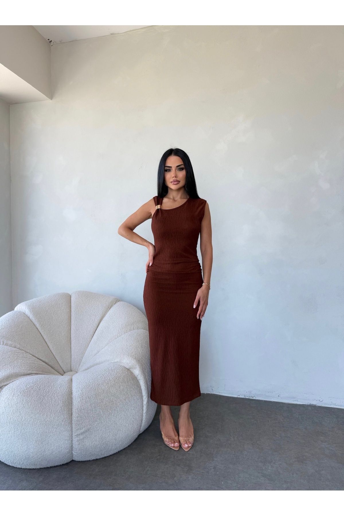 kamacibutik OMUZ DETAYLI DRAPELİ ELBİSE