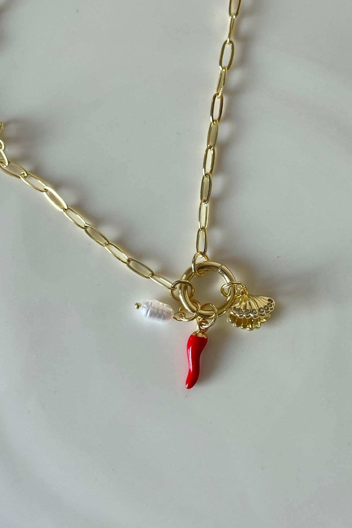 AMORE.İST STORE Kırmızı Charmlı Kolye