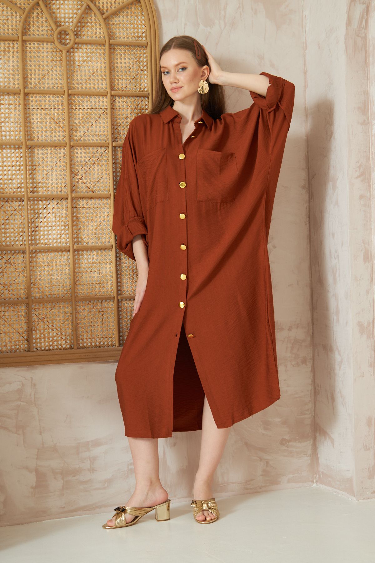 Kentsoylu Kadın Kahverengi Yarasa Kol Ekstra Oversize Gömlek Elbise Keten Görünümlü Tunik Elbise 3282473