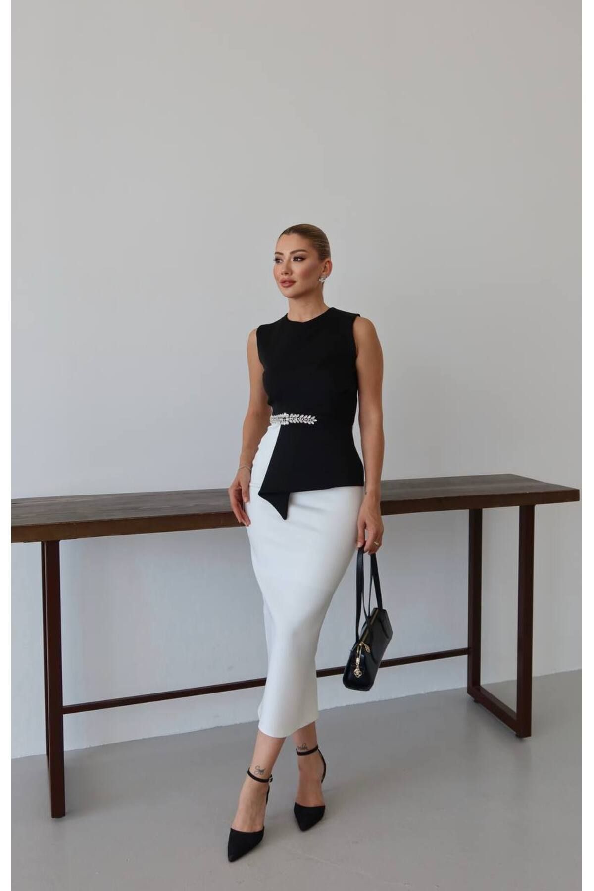 Castivo Fashion Kemerli Asimetrik Drapeli Elbisesi