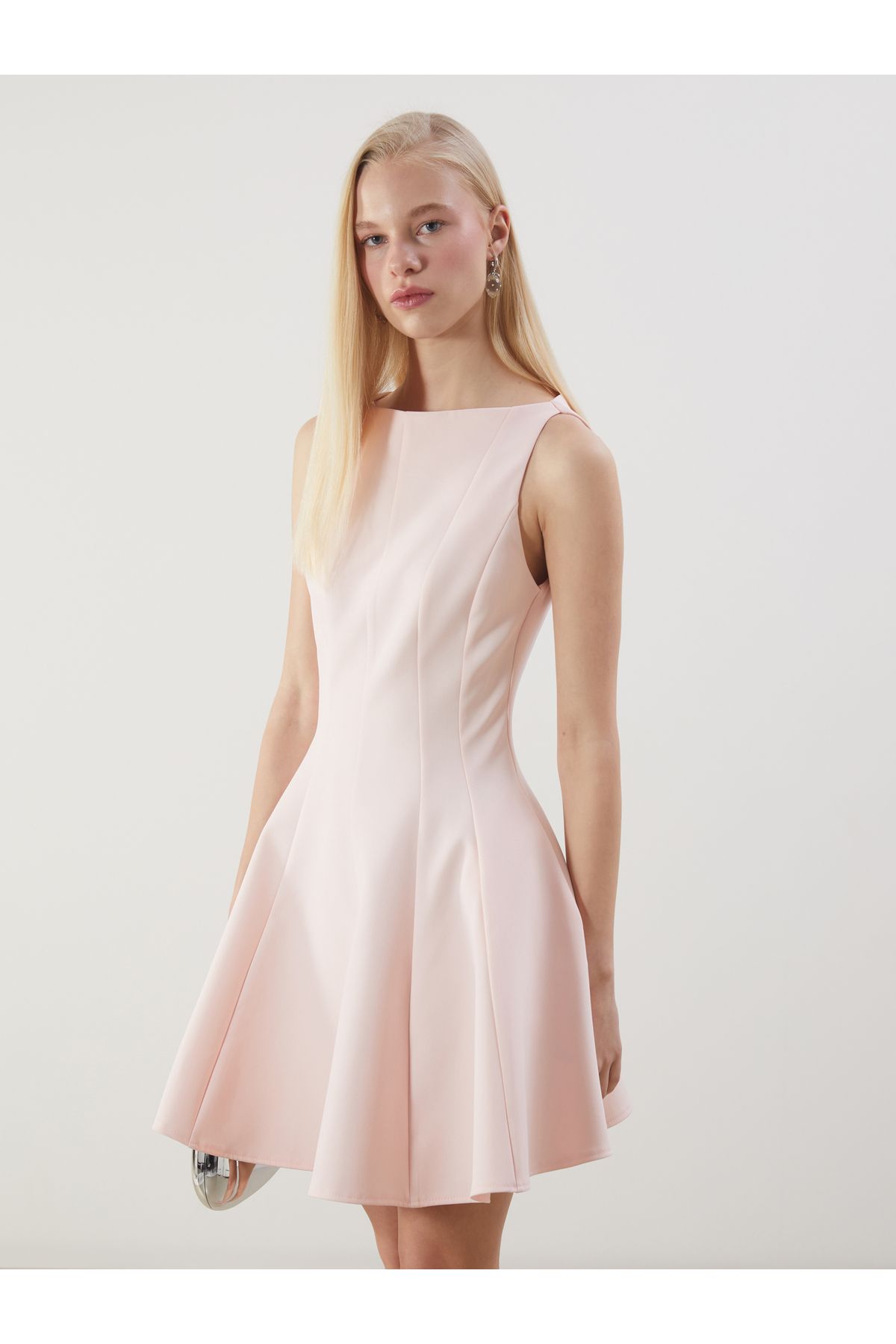 LC Waikiki-Minikleid mit U-Boot-Ausschnitt 2