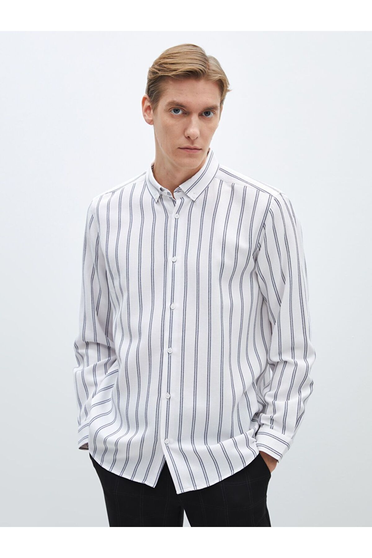 LC Waikiki Beyaz Slim Fit Uzun Kollu Çizgili Erkek Gömlek