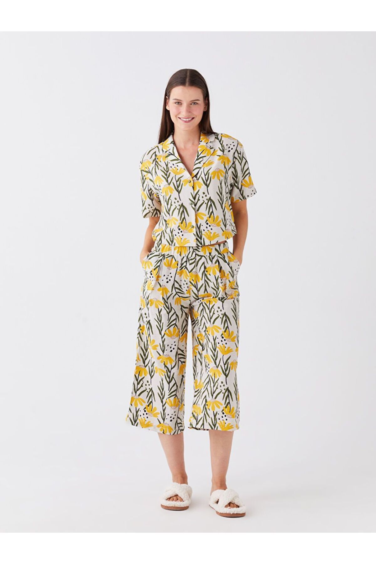 LC Waikiki Bej Gömlek Yaka Çiçekli Kısa Kollu Kadın Kaprili Pijama Takımı