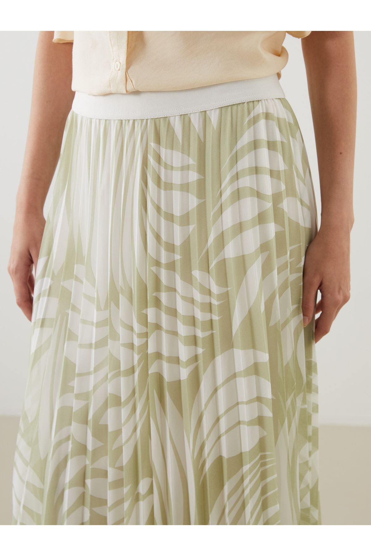 LC Waikiki-Patterned Chiffon Pleated Skirt with Elastic Waist 3