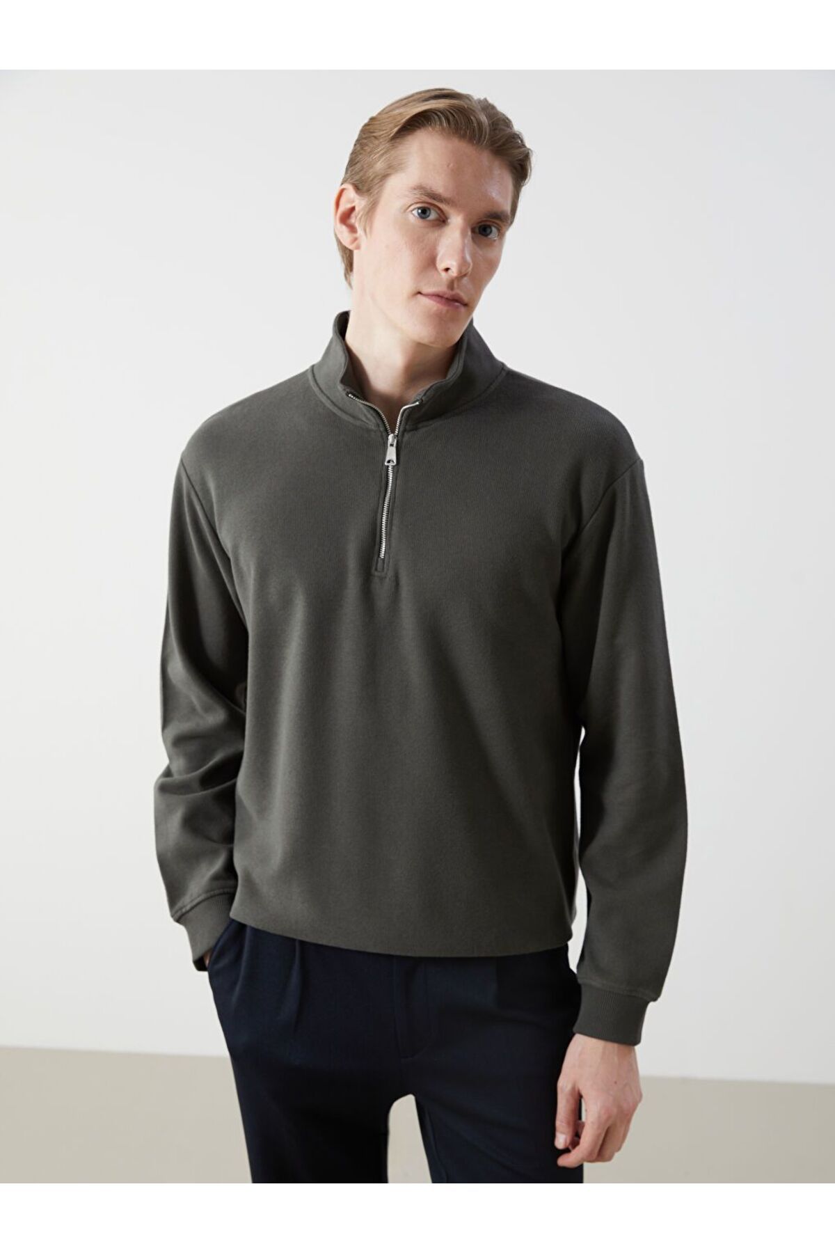 LC Waikiki Haki Dik Yaka Erkek Sweatshirt