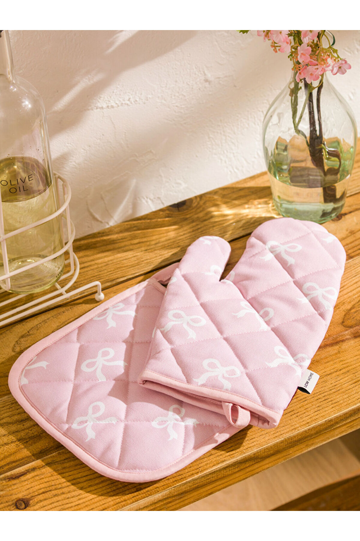 LC Waikiki-Sparkling Selections from Shining Store |   Bow Patterned Oven Mitt and Holder 3