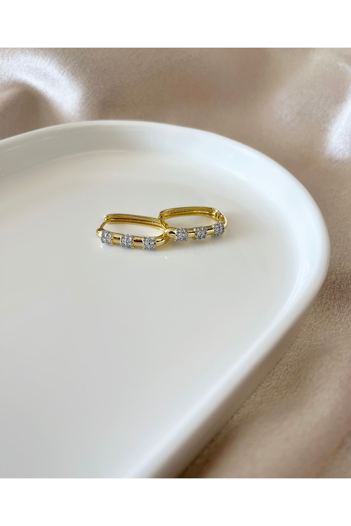 Butik Serenay Zirkon Taşlı Klipsli Gold Çelik Küpe