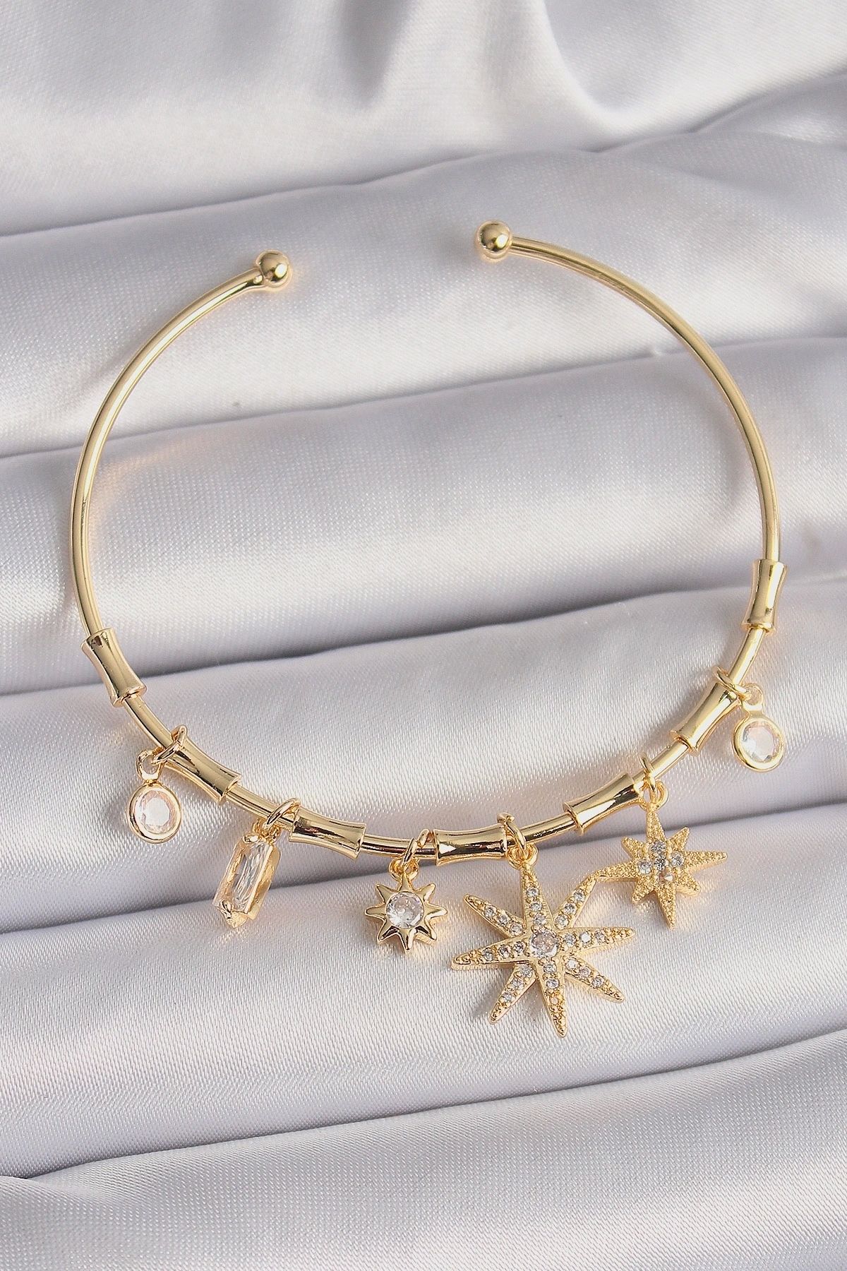 shopwave Pirinç Gold Renk Sallantı Zirkon Taşlı Kutup Yıldız Figür Charm Bileklik
