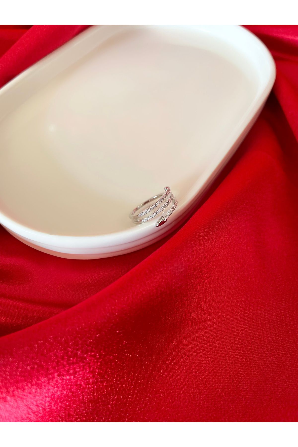 Butik 3 Sıra Zirkon Taşlı Çelik Yüzük