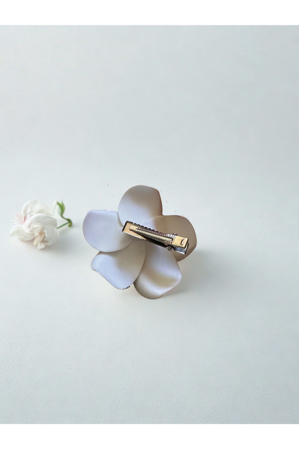 Plantarrium Design Hawaii Plumeria Çiçeği Kıstırmalı Köpük Toka 5,5cm görsel 2