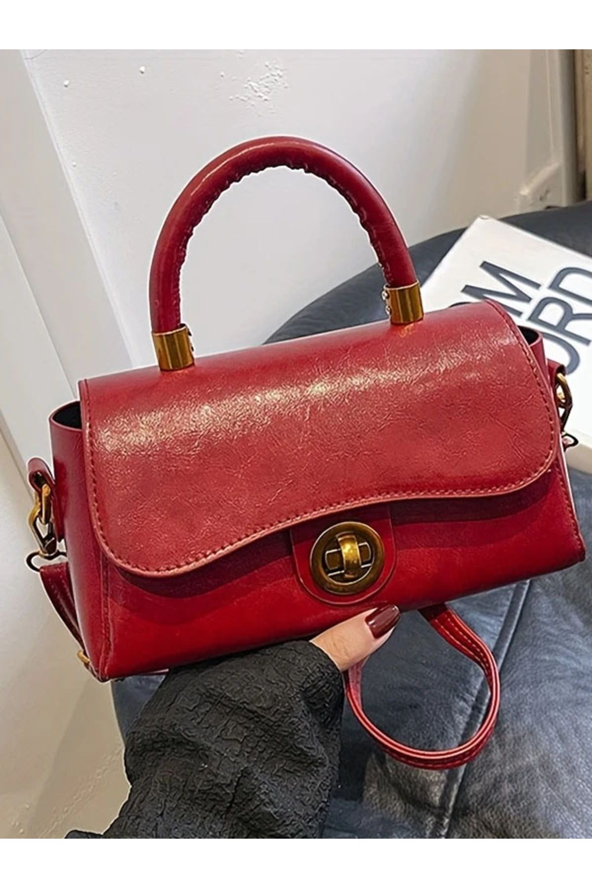 ÇANTA Vintage Sentetik Deri Vücut - Omuz Çantası Ayarlanabilir Askı Altın Tonlu Kilit Kapama El Çantası