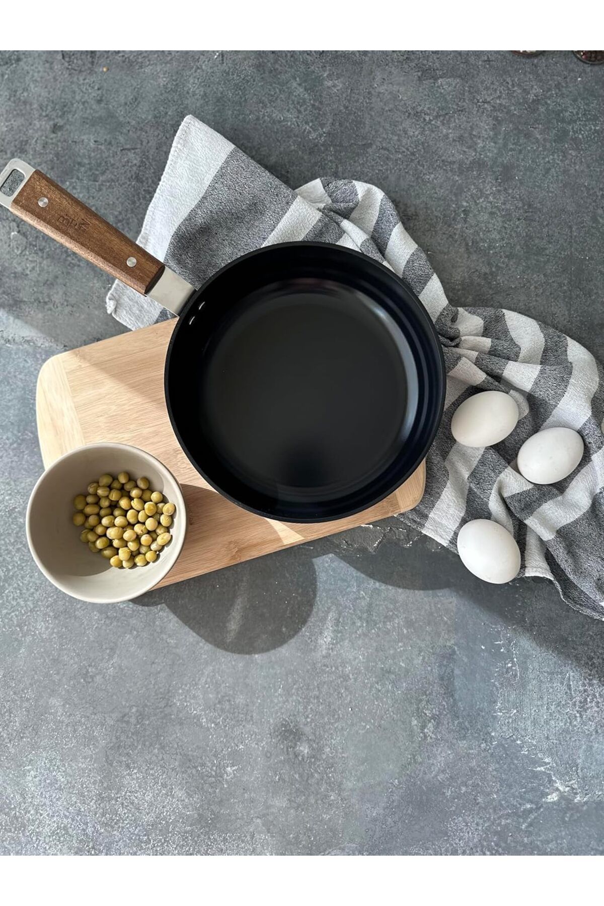 Mena Rise TuonShop Bien Black İndüksiyonlu Wok Tava Akasya Ağacı Saplı 20 cm 1122991