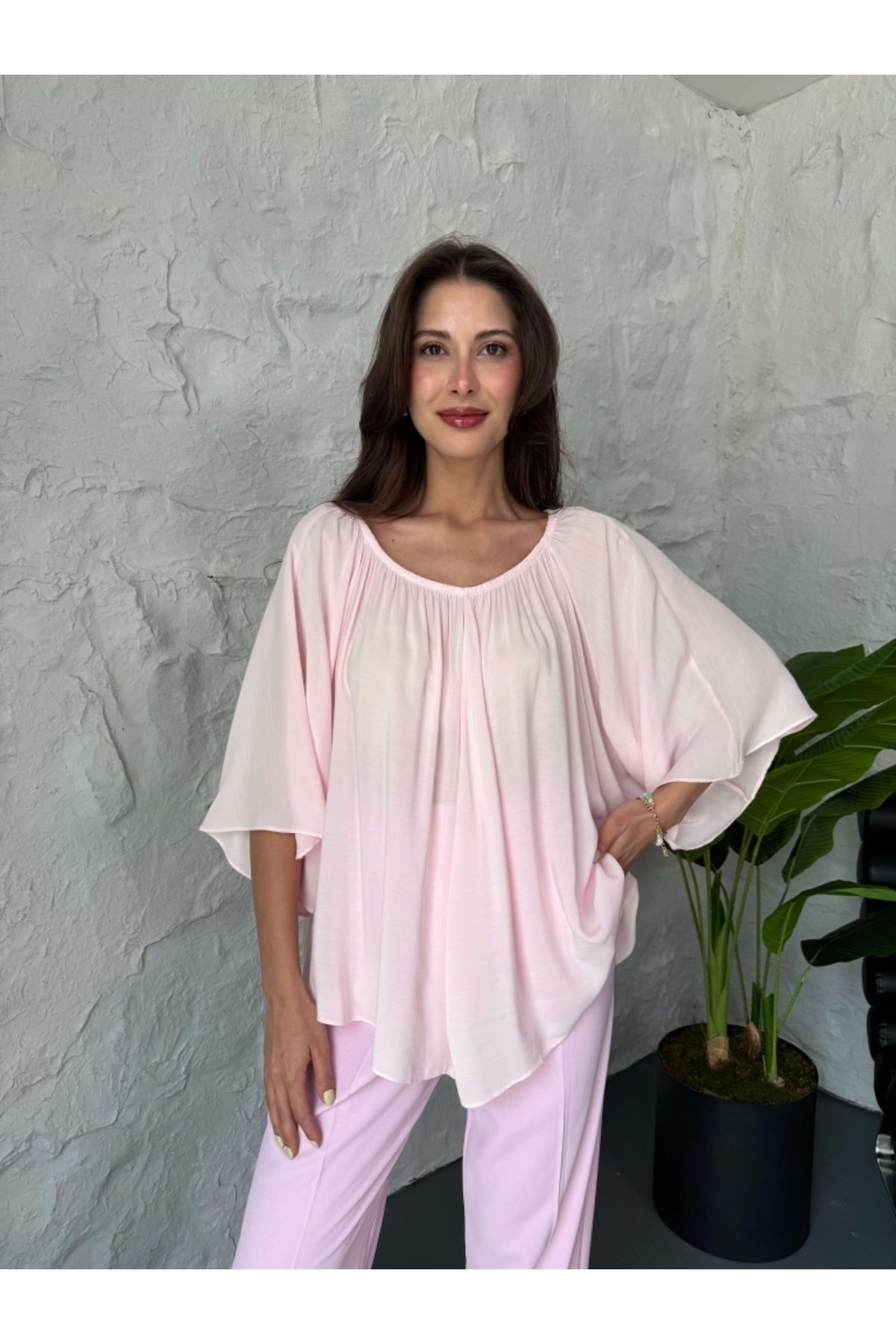 Elif Özbey Butik Pembe Yakası Lastikli Yarasa Kol Bluz
