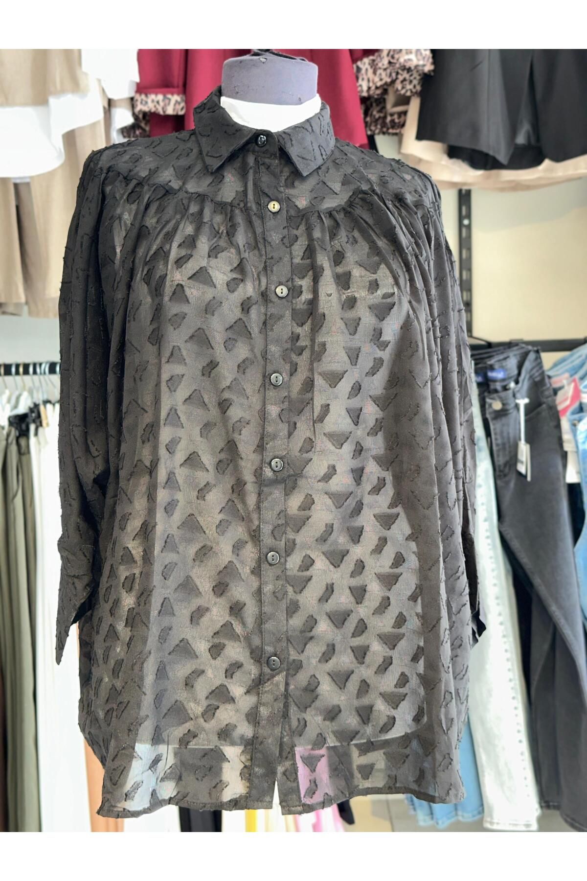 Butik transparan desenli gömlek