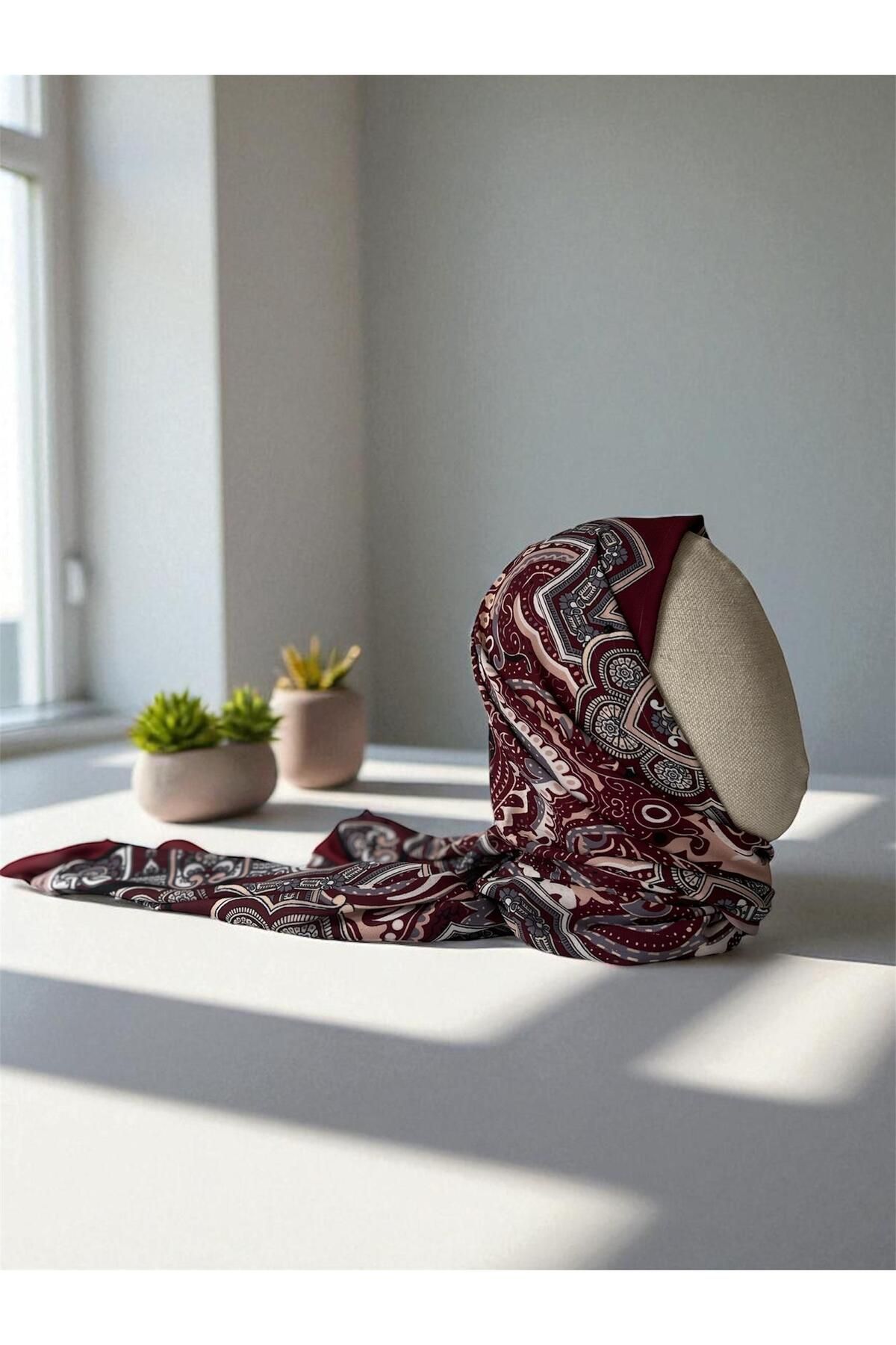 Larissa Scarf Etnik Desenli İpeksi Simli Şeritli Medine Kumaş Şal