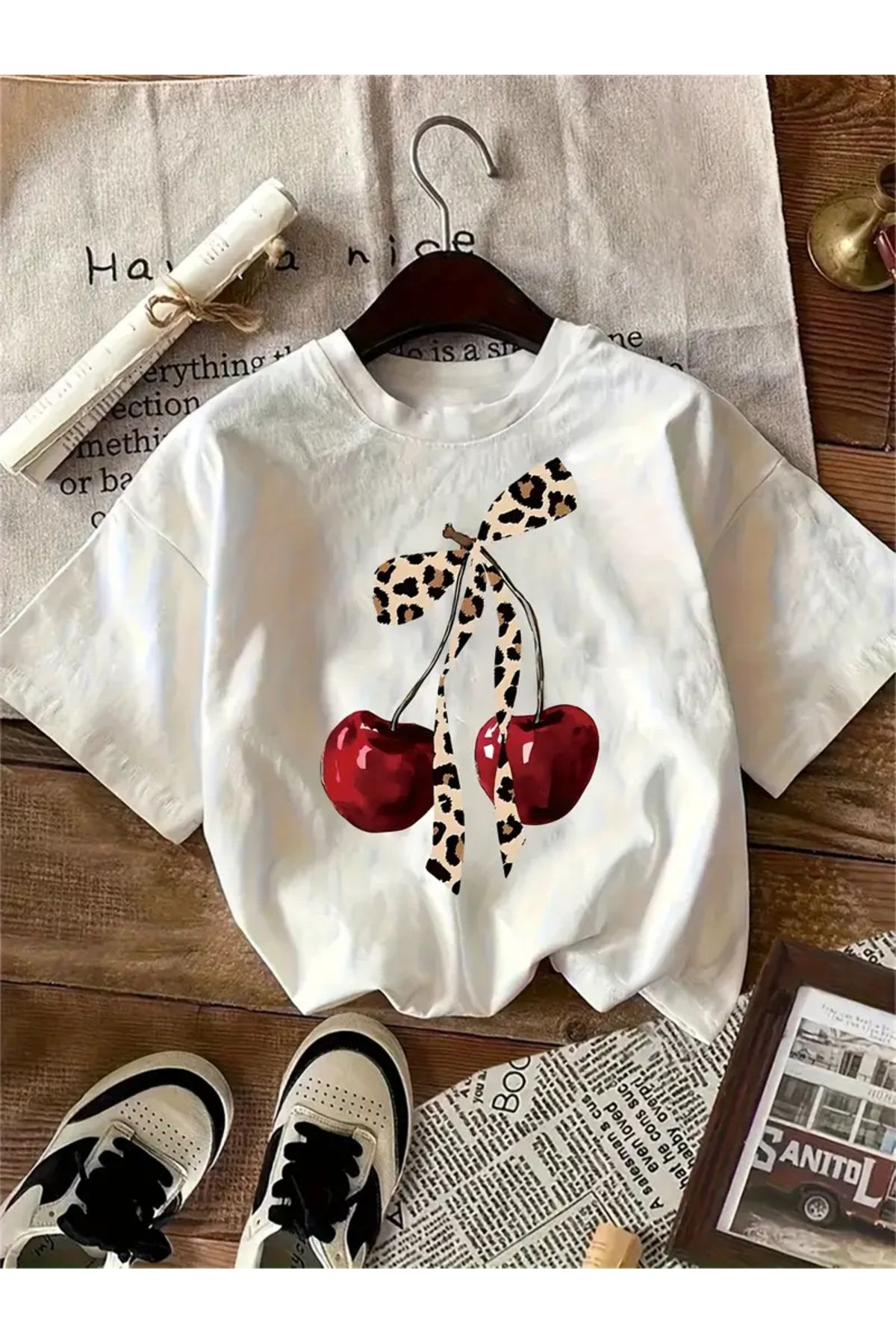HA HA Kadın Leopar Desenli Kiraz Baskılı T-shirt