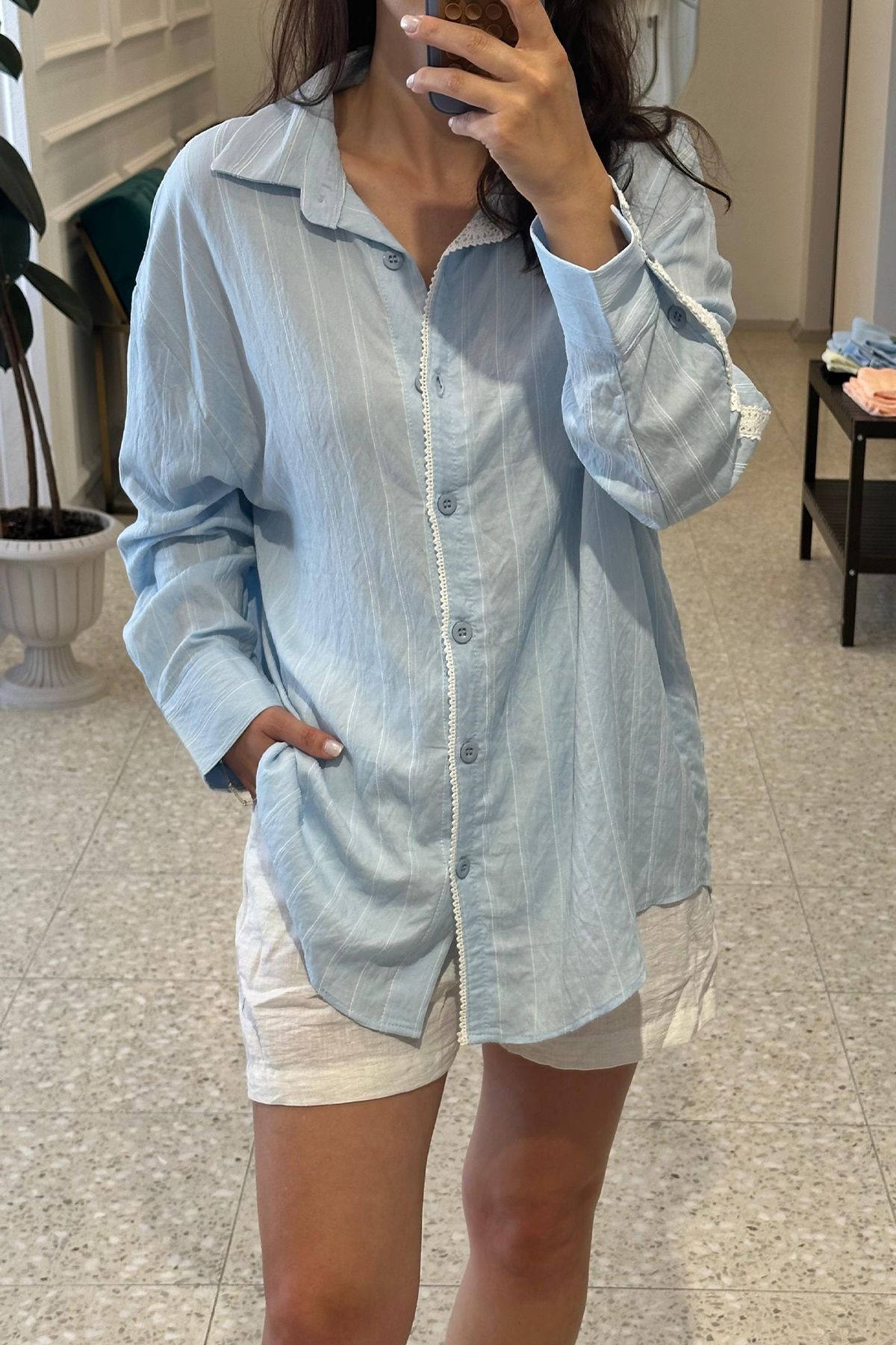 Unique Boutique Mavi Çizgili Fisto Geçişli Standart Beden Gömlek