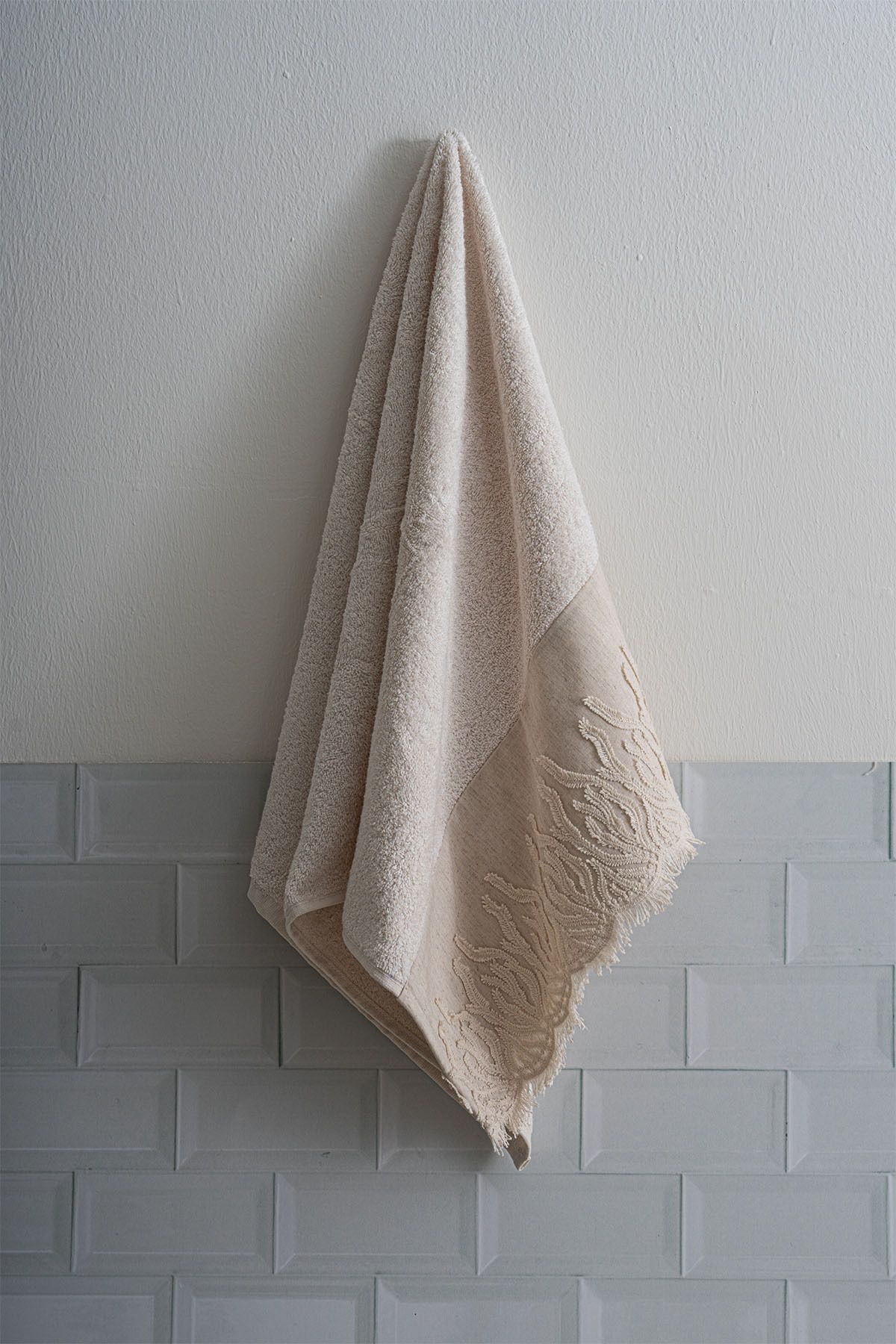 Nazik Home Mercan İşlemeli Püsküllü Banyo Havlusu (90 x 150 cm)