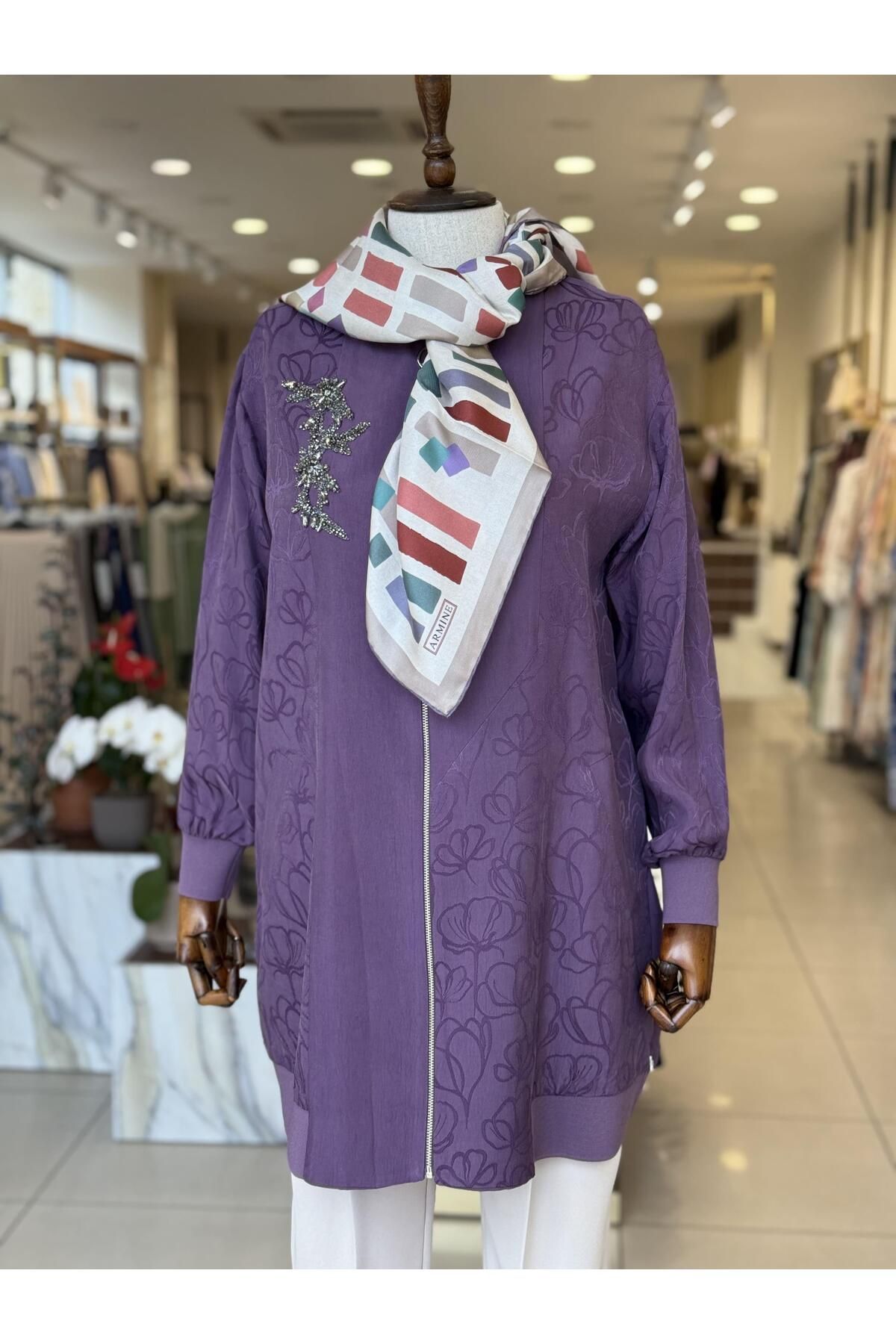 Zühre Desenli Aksesuar Detaylı Fermuarlı Lavanta Ceket C-0141