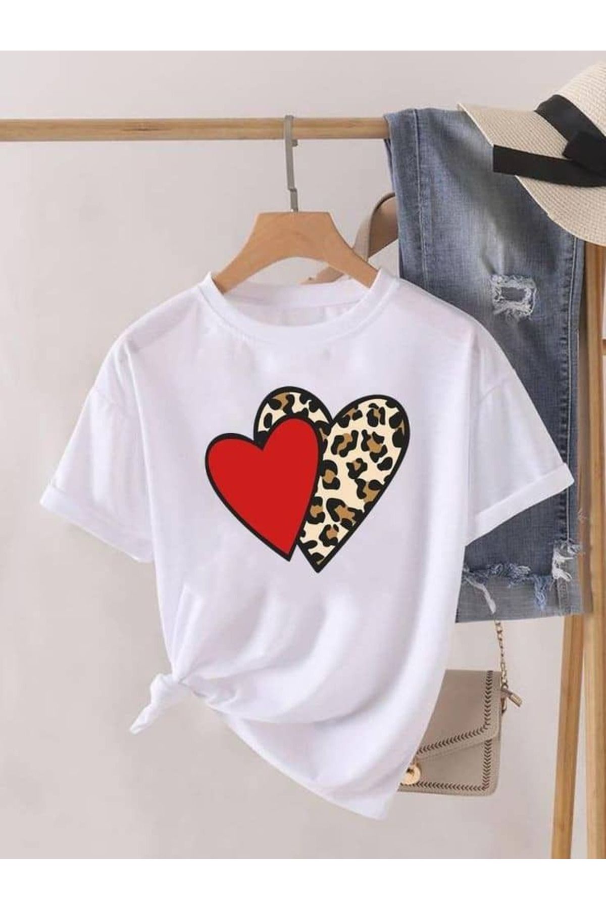 aynewmoda Kalp desenli kısa kollu yuvarlak yakalı tişört