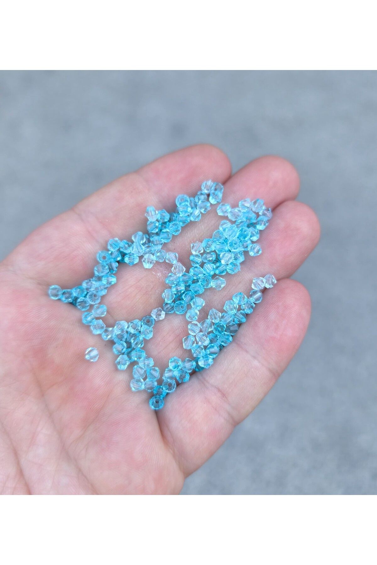 FlowerAksesuar 25 Gram (900 Adet) - 4 mm Kristal Boncuk, Piramit Boncuk, Plastik Takı Boncuğu, Turkuaz Renk