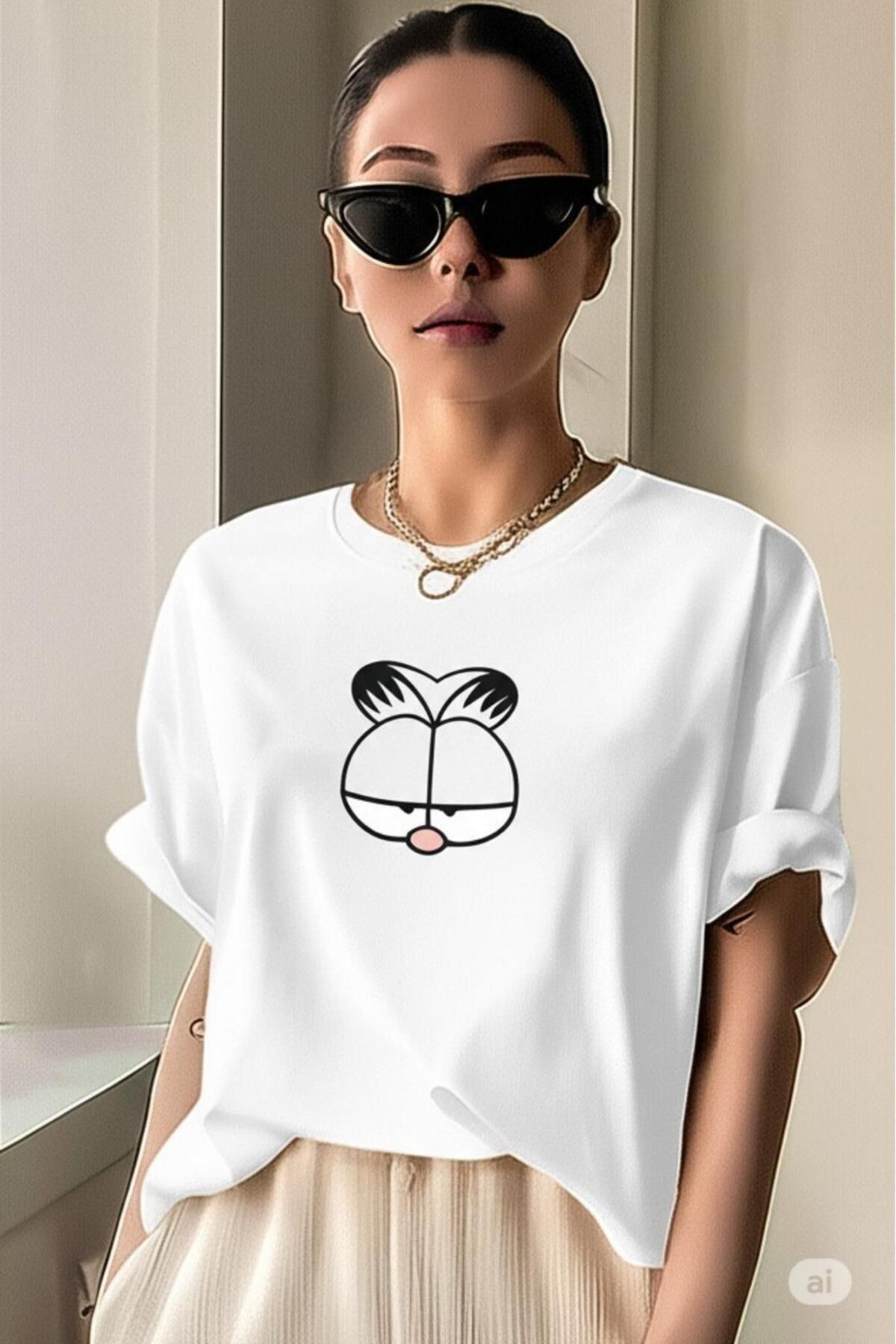 NO 601 Kadın Beyaz Tatlı Kedi Baskılı Trend Bol Kalıp Oversize Tshirt