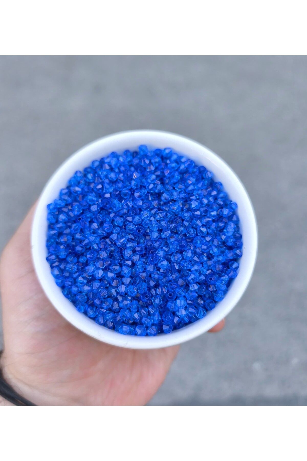 FlowerAksesuar 25 Gram (900 Adet) - 4 mm Kristal Boncuk, Piramit Boncuk, Plastik Takı Boncuğu, Mavi Renk