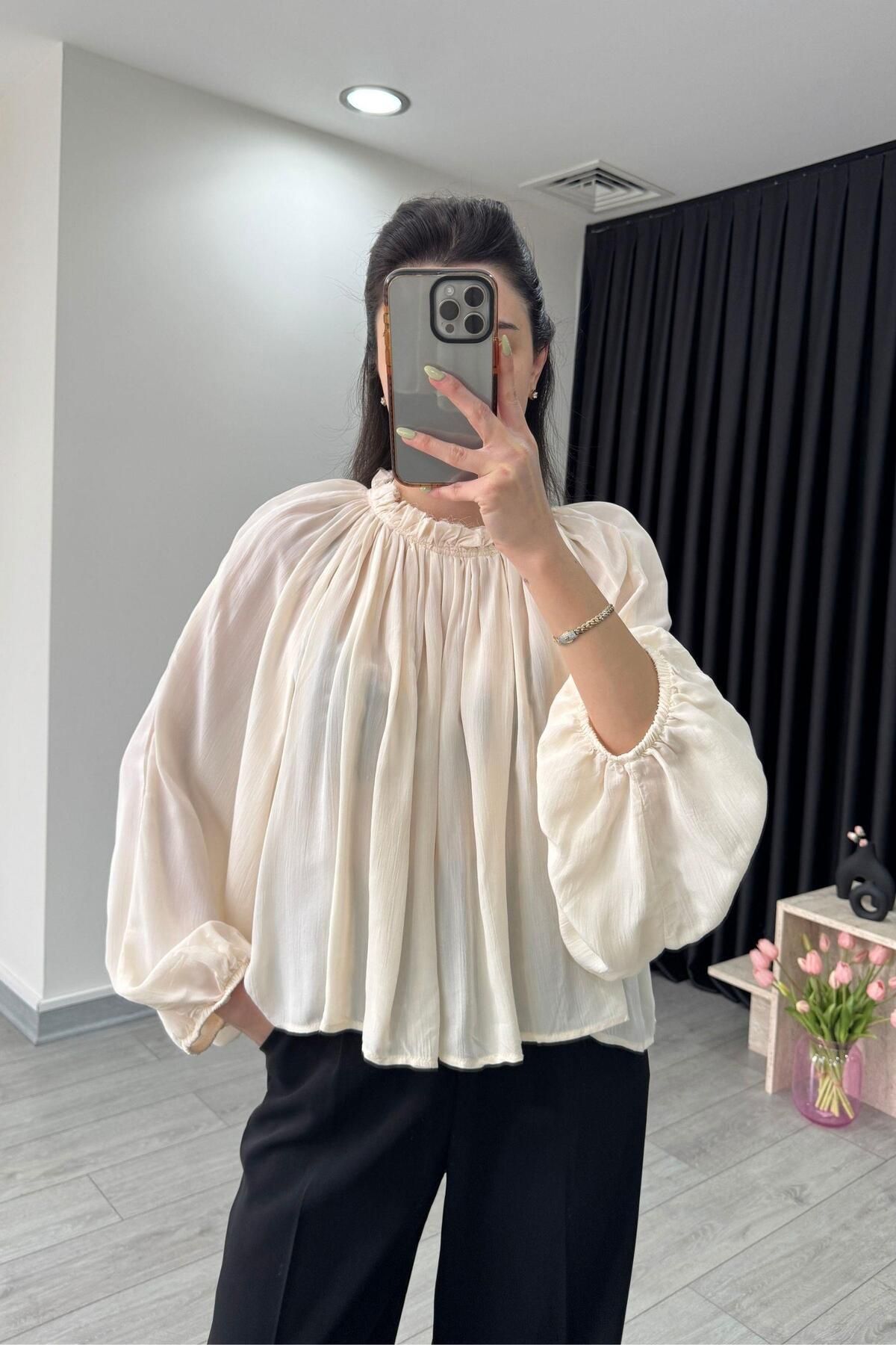 ECEMİ Jesy Ekru Büzgü Yaka Şifon Buluz