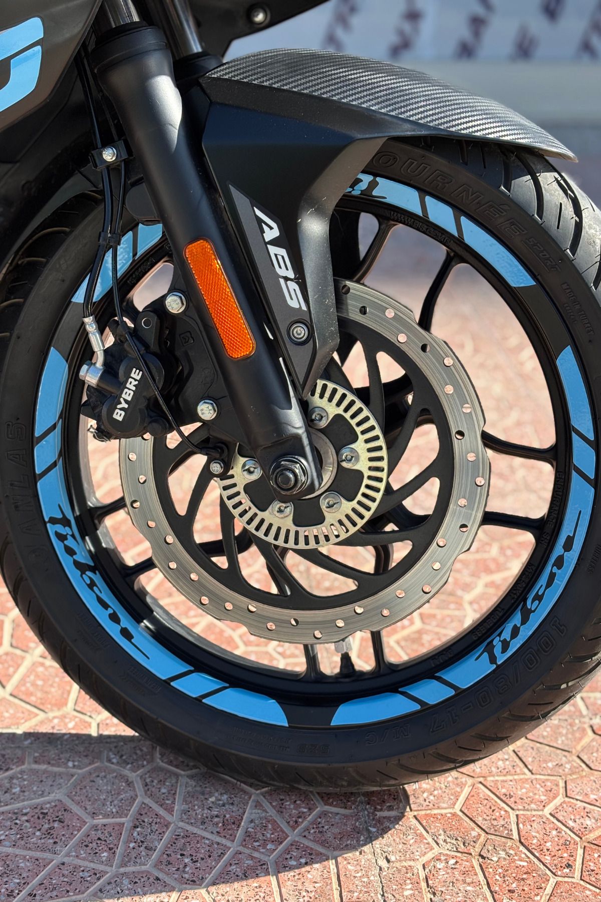 Banxtre Bajaj Pulsar Grubu için Bebek Mavisi Jant Şeridi Sticker Seti (12'li)