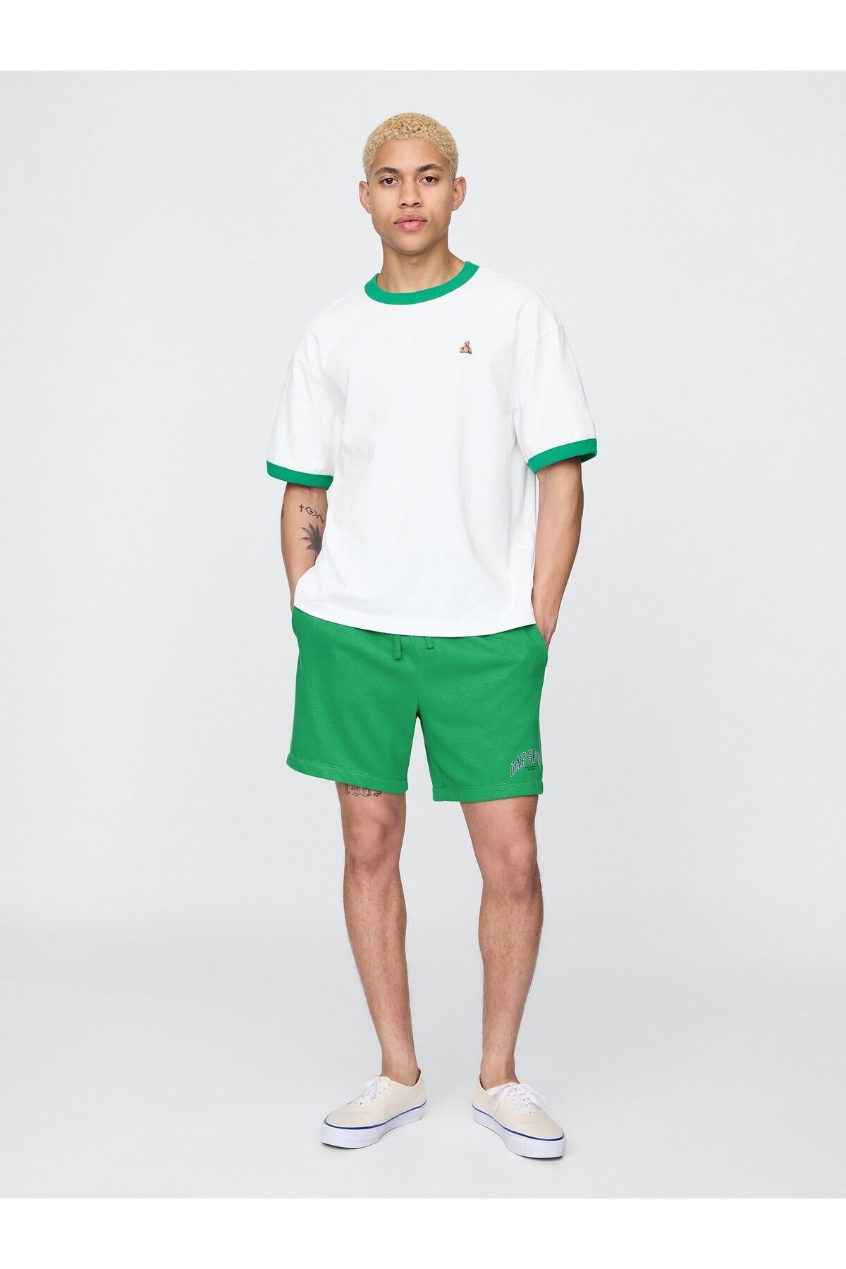 GAP Erkek Yeşil Relaxed Gap Logo Grafik Şort