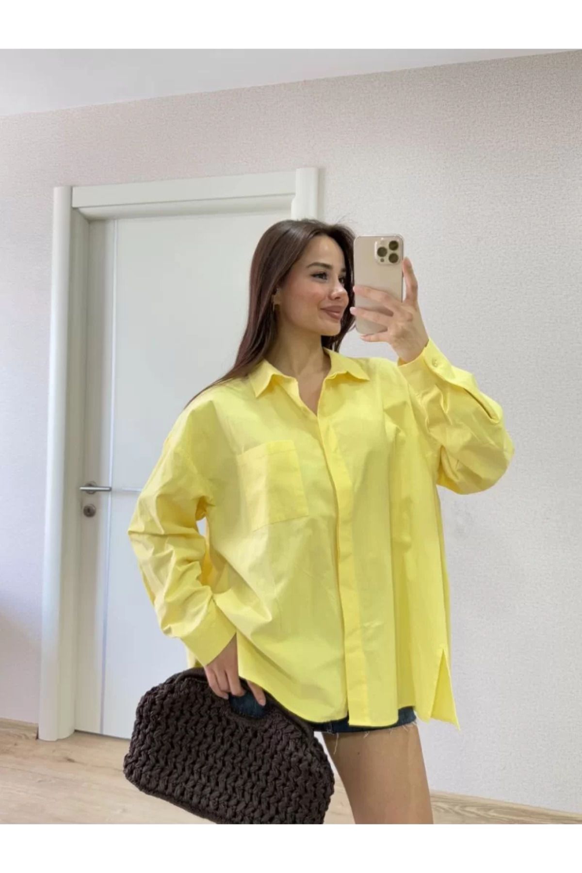 ruum fashions Poplin Yakalı Yandan Yırtmaçlı Arkası Pens Detaylı Gömlek