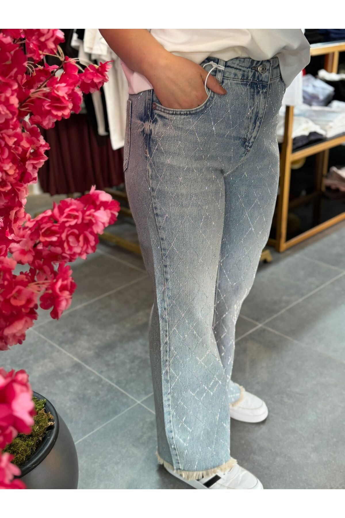 Büşra Fashion Baklava Desen Taşlı Jean